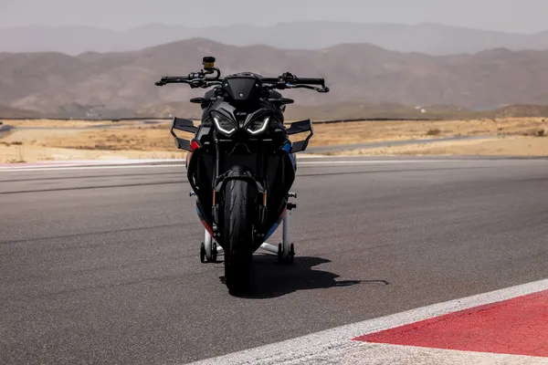 BMW M 1000 R
