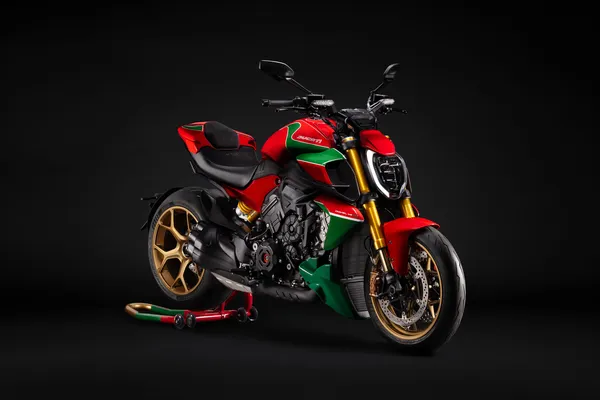 Ducati Diavel V4