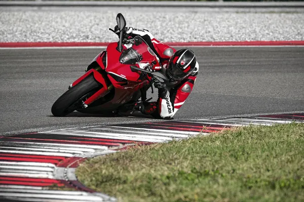 Ducati SuperSport 950