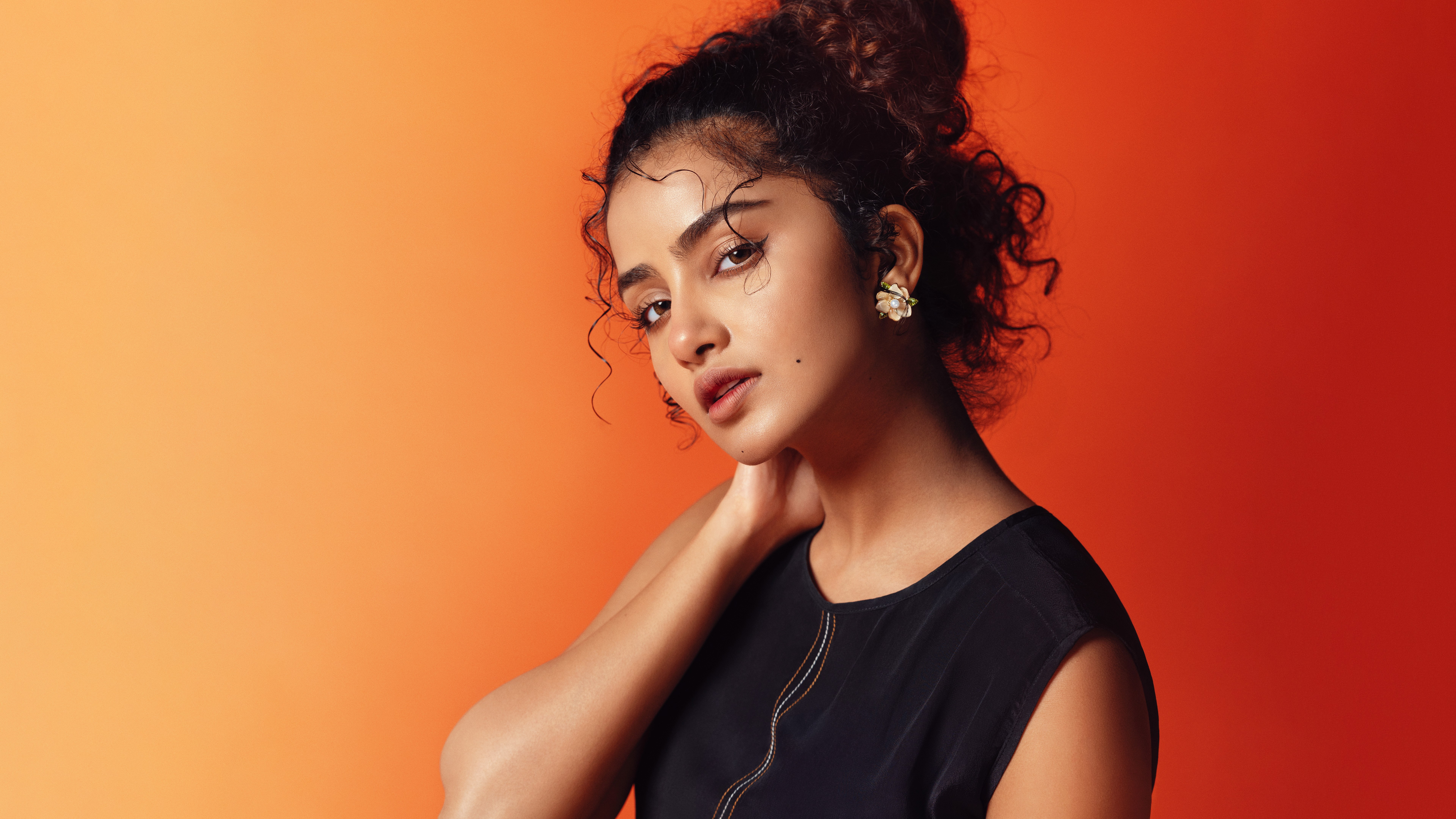 Anupama Parameswaran, 8K, Fundo laranja, Atriz indiana, 5K
