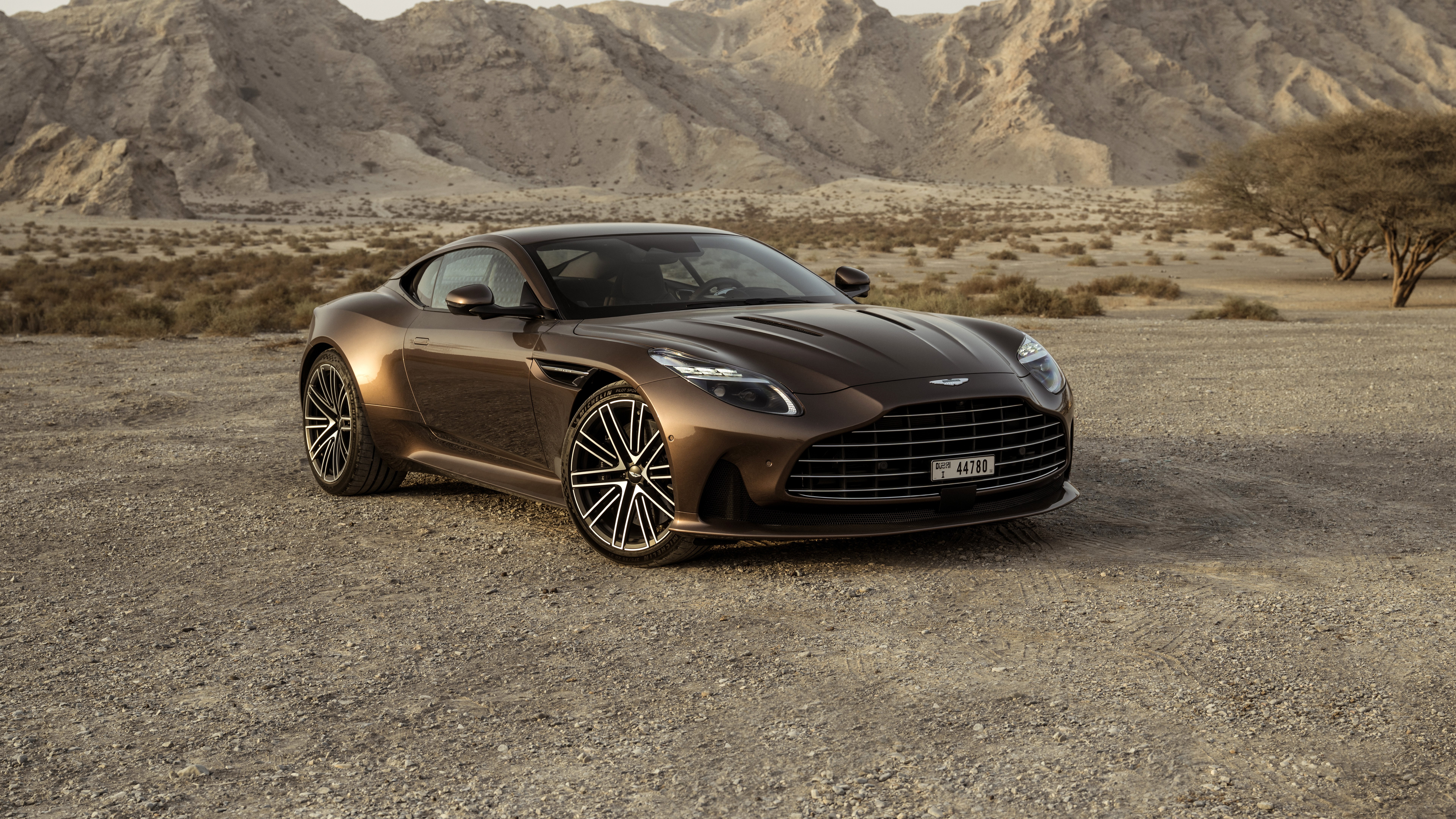 Aston Martin DB12, Deserto, 8K, Carros esportivos, 5K