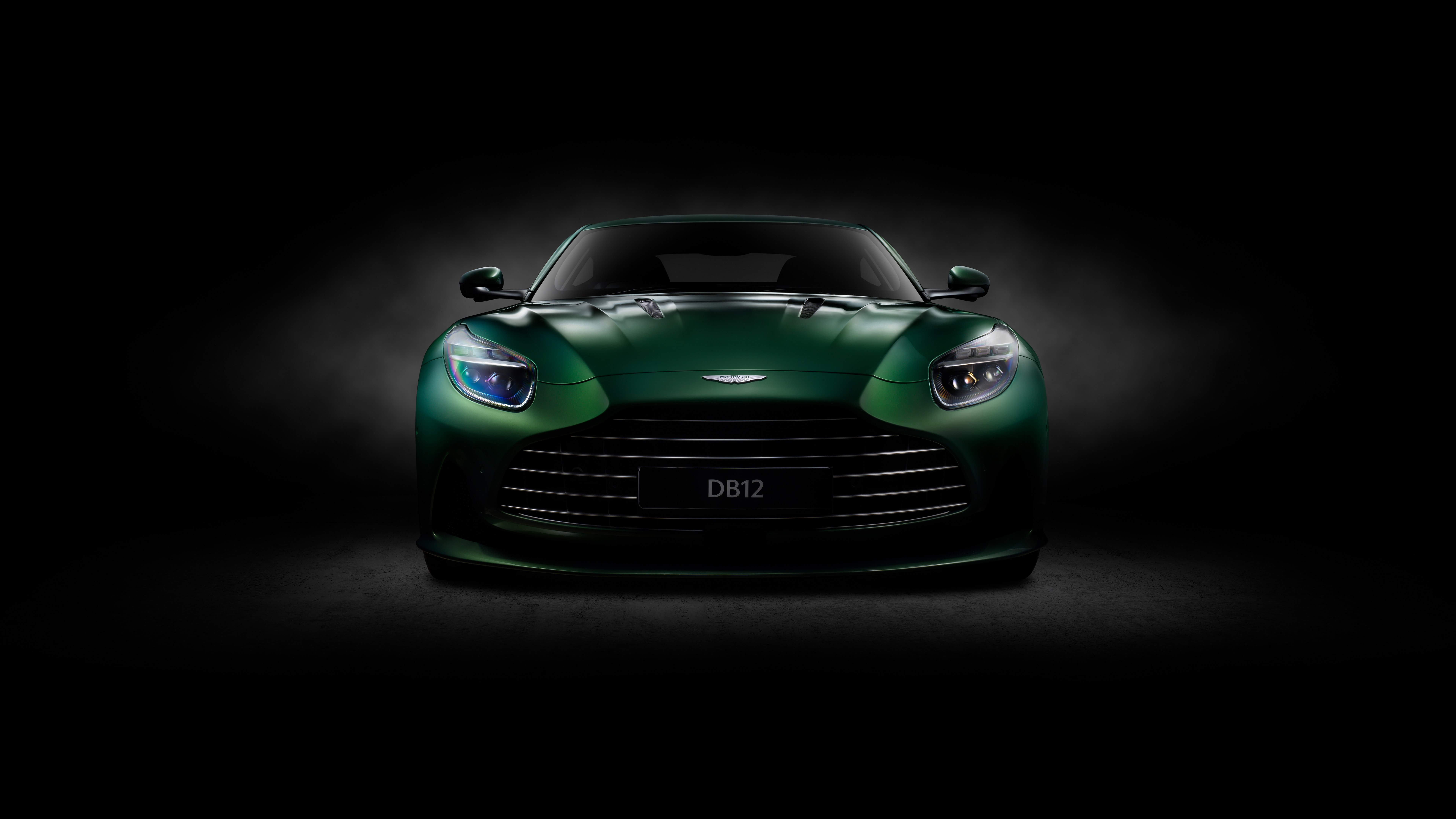 Aston Martin DB12, Fundo escuro, Carros esportivos, 5K, 8K