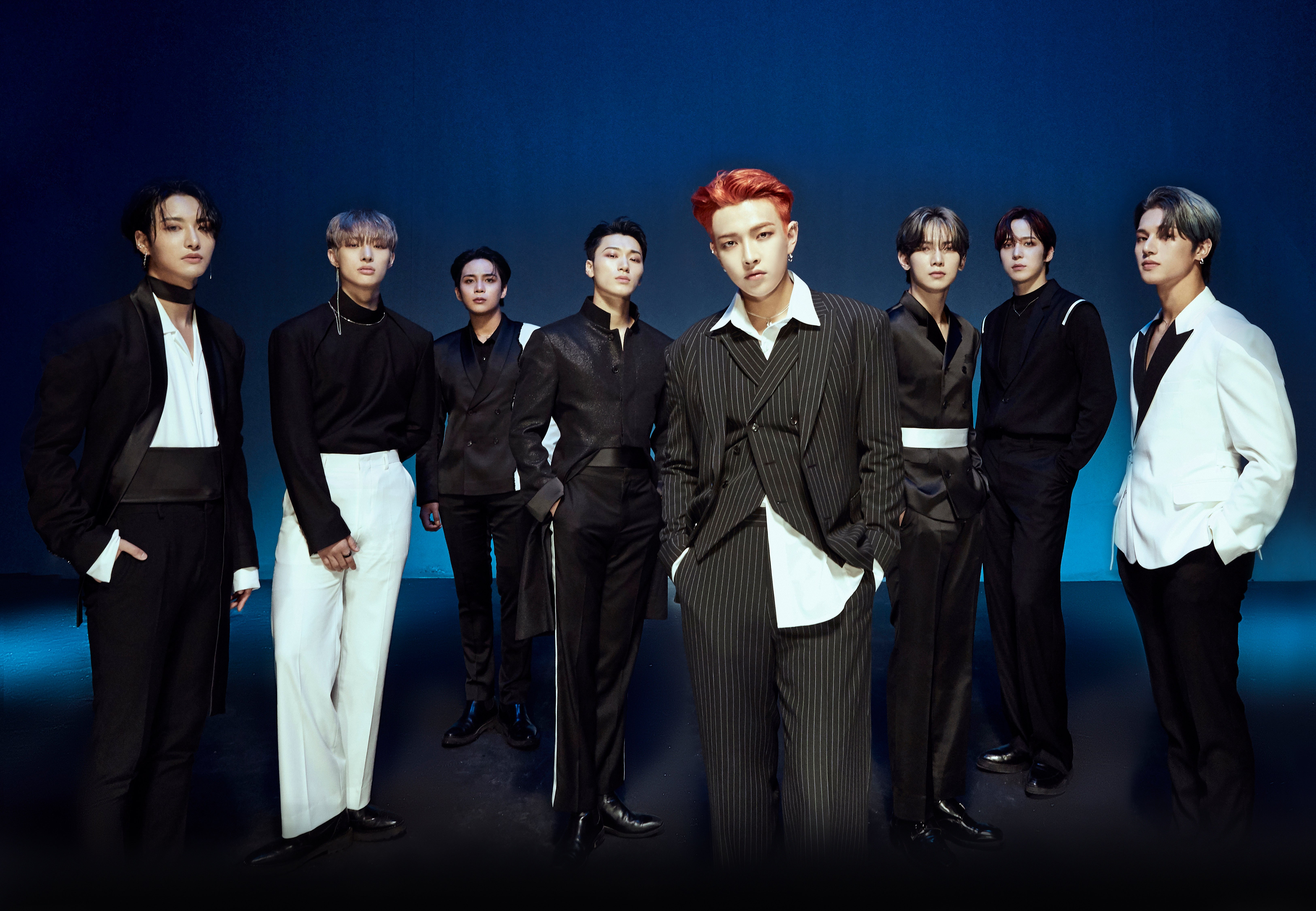 ATEEZ, Zero: Fever, Hongjoong, Seonghwa, Yunho, Yeosang, San (ATEEZ), Mingi, Wooyoung, Jongho, Azul escuro