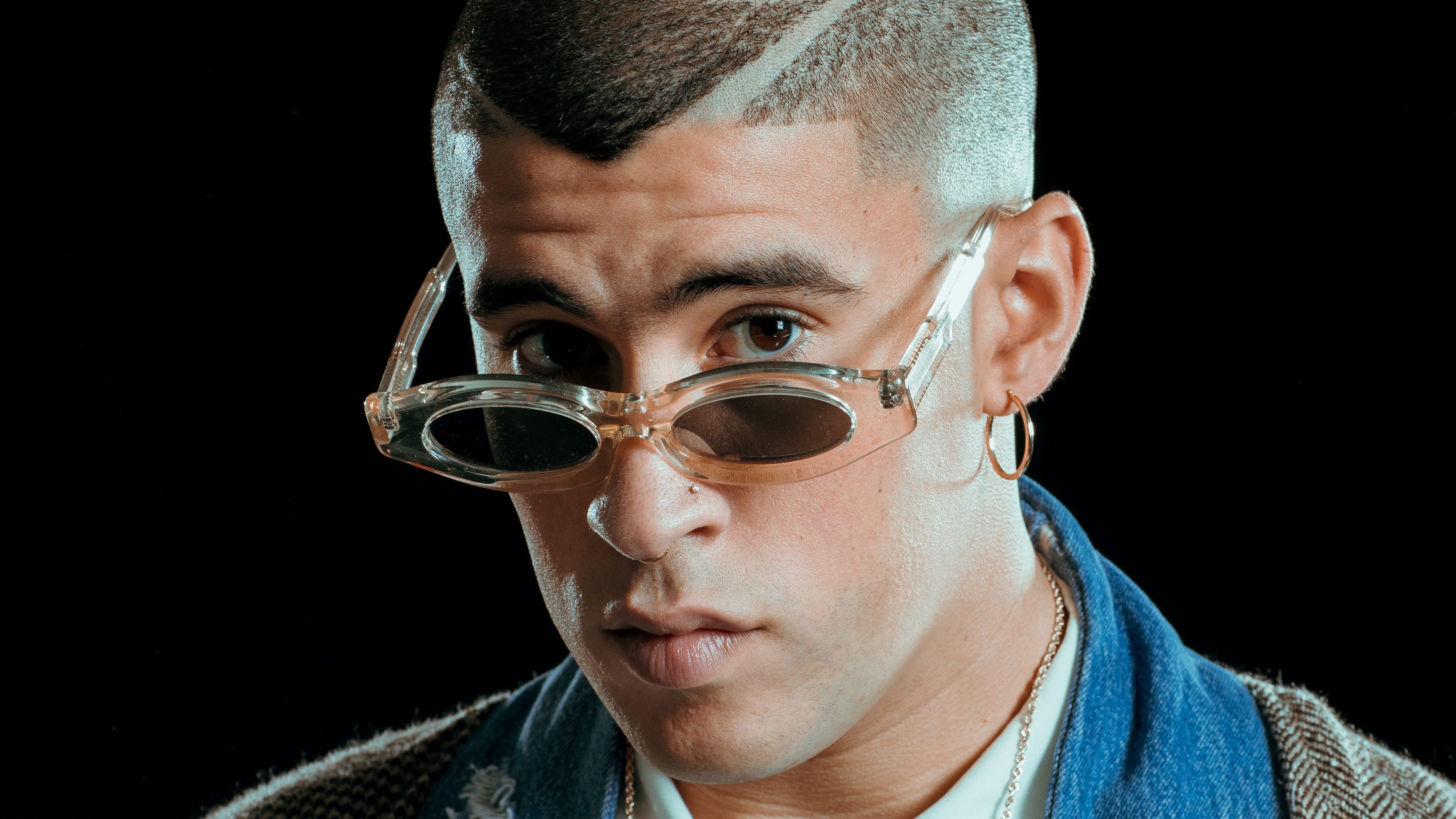 Bad Bunny, Fundo preto, Rapper porto-riquenho