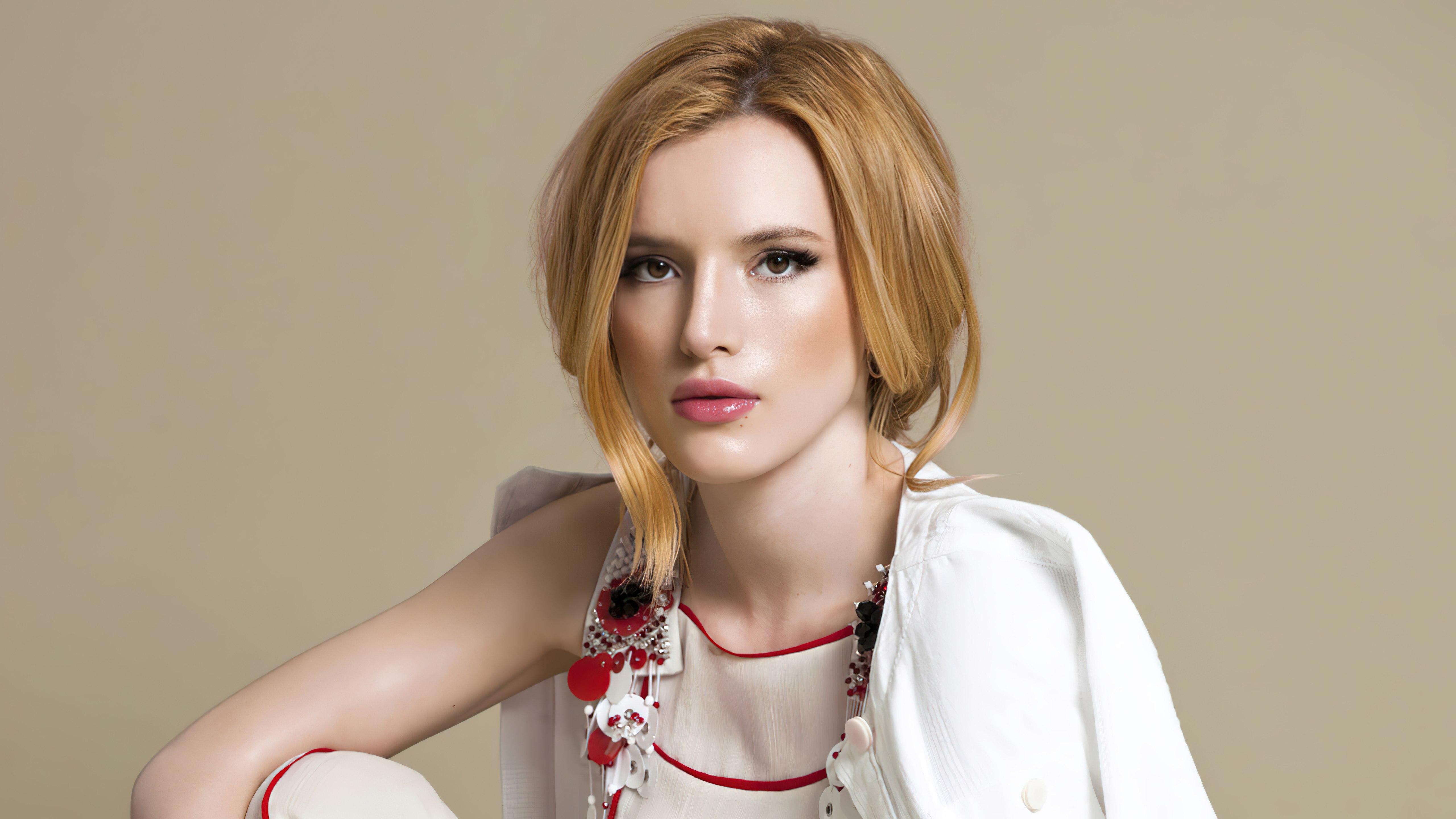 Bella Thorne, Atriz linda, 5K