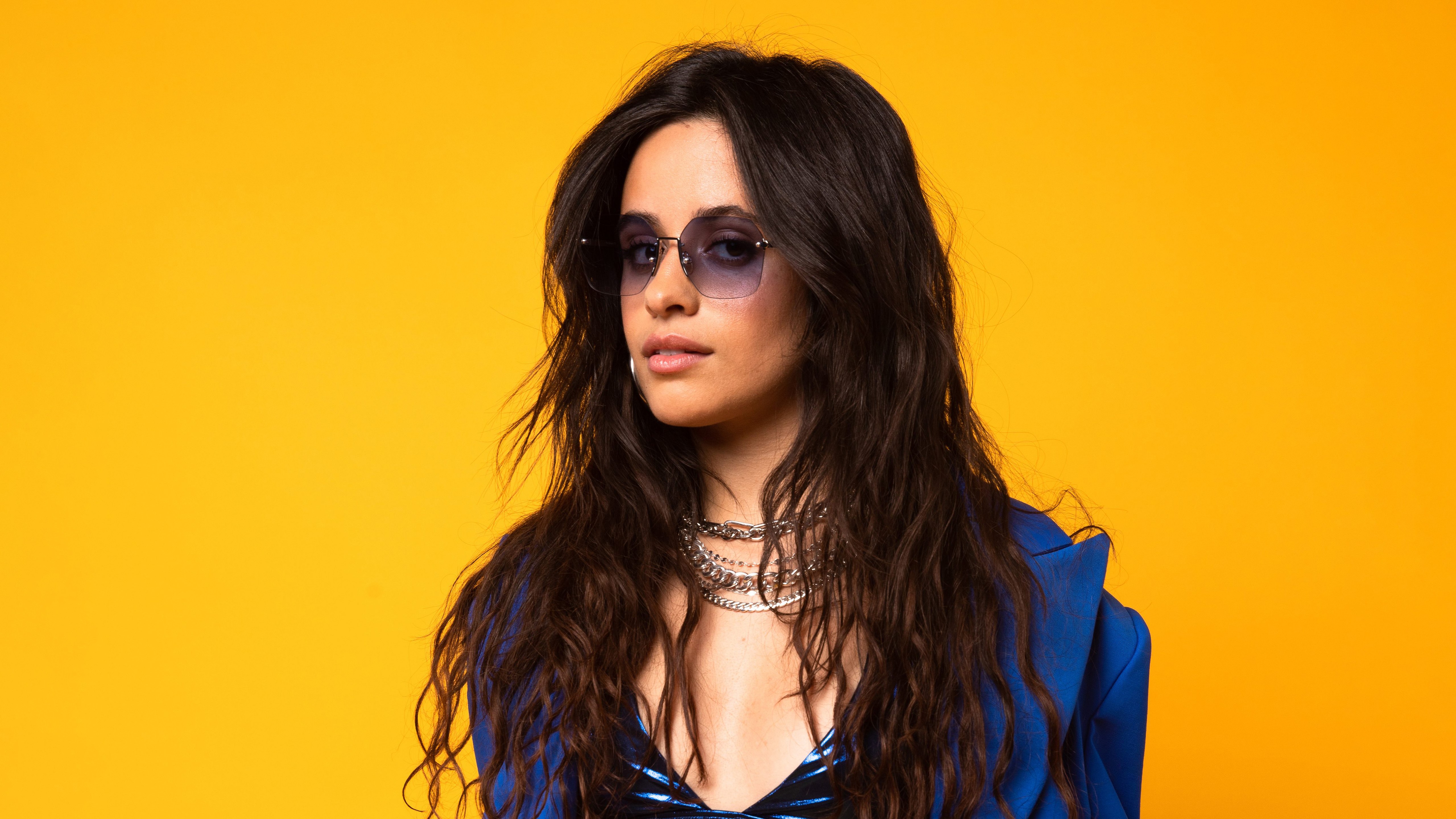 Camila Cabello, Retrato, Fundo amarelo, 5K