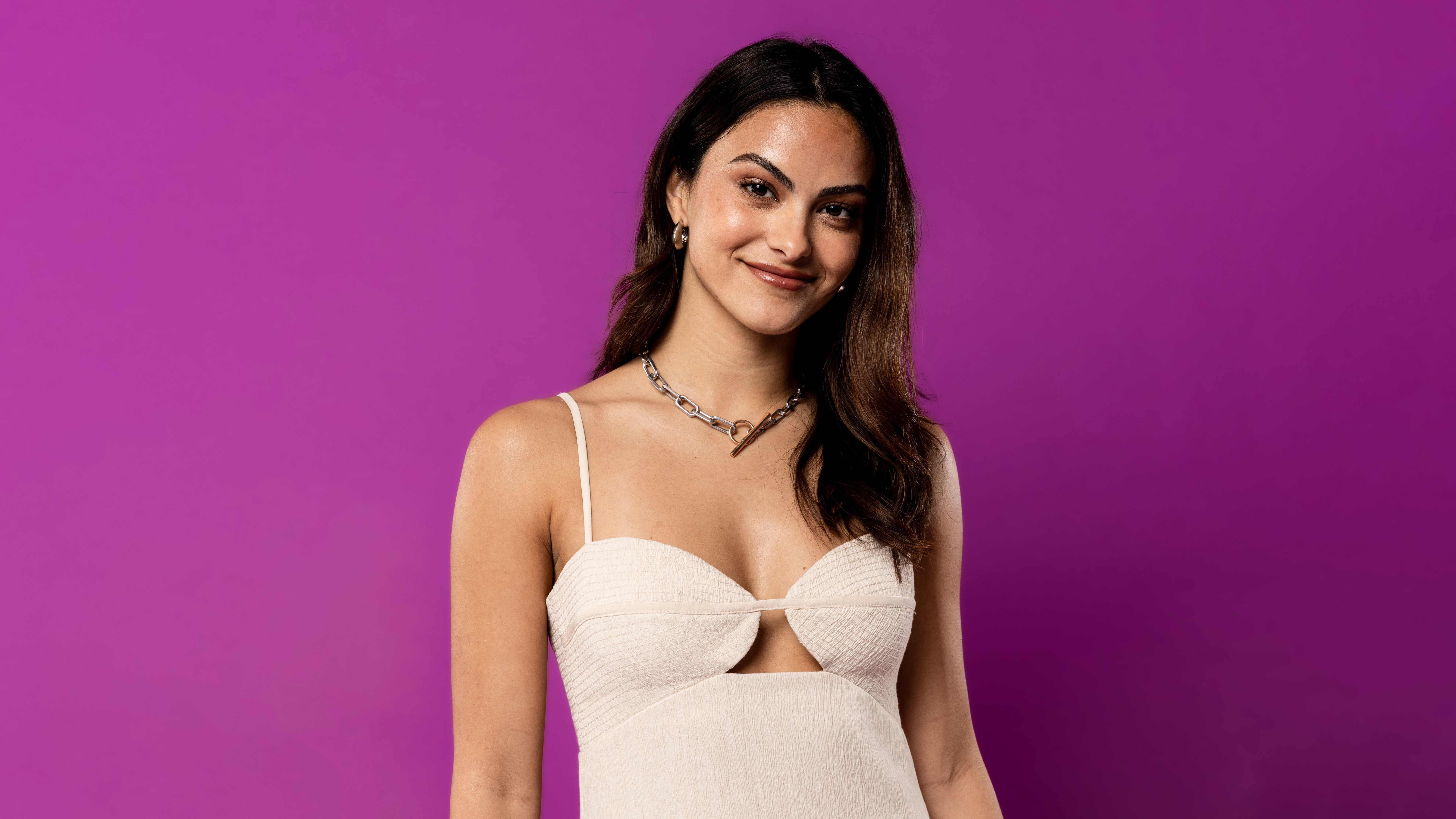 Camila Mendes, Fundo roxo, 5K, 8K, Retrato
