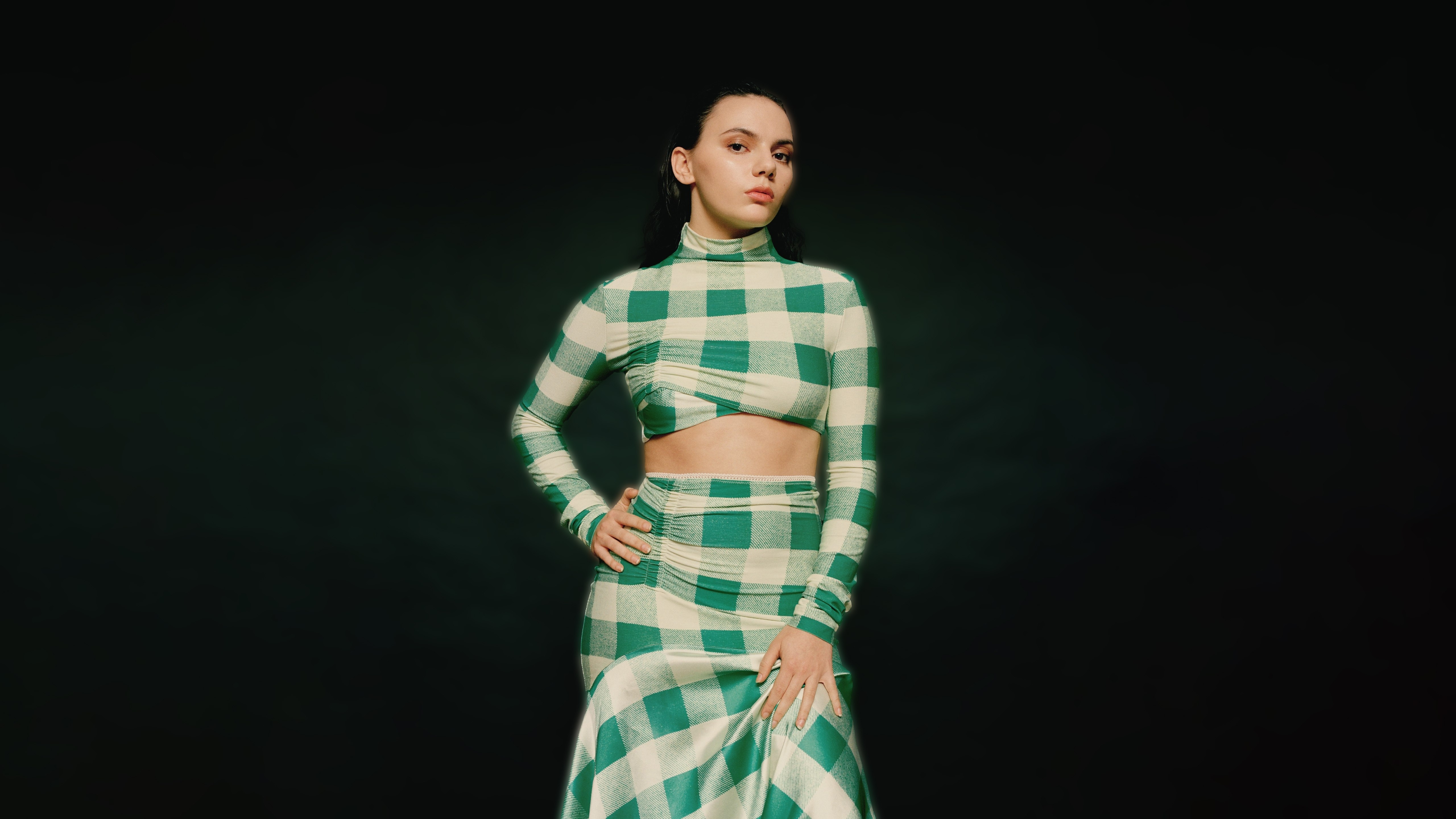 Dafne Keen, Atriz espanhola, 5K, Verde escuro