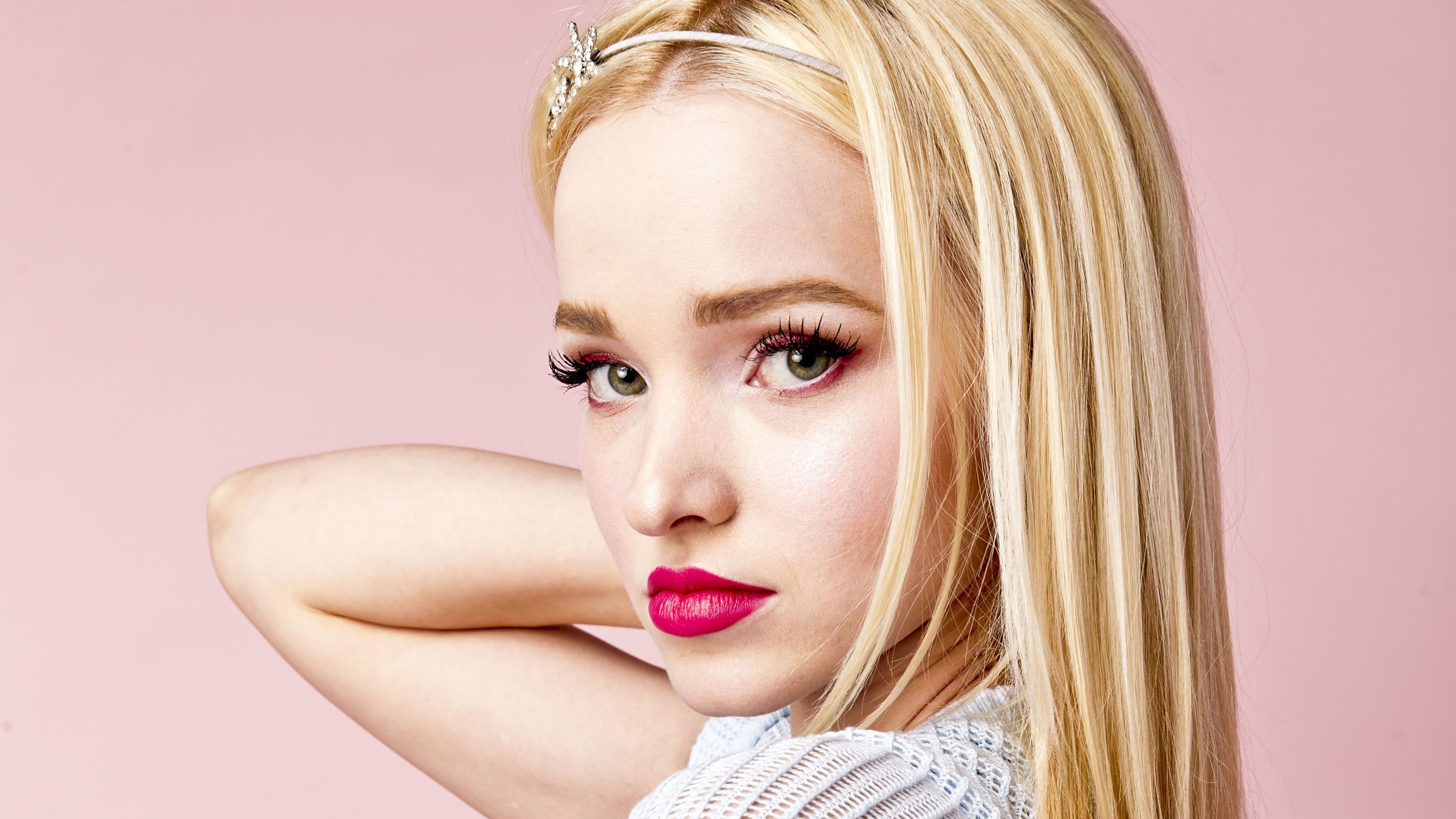Dove Cameron, Cantora bonita, Close-up, 5K, Cantora americana, Fundo pastel
