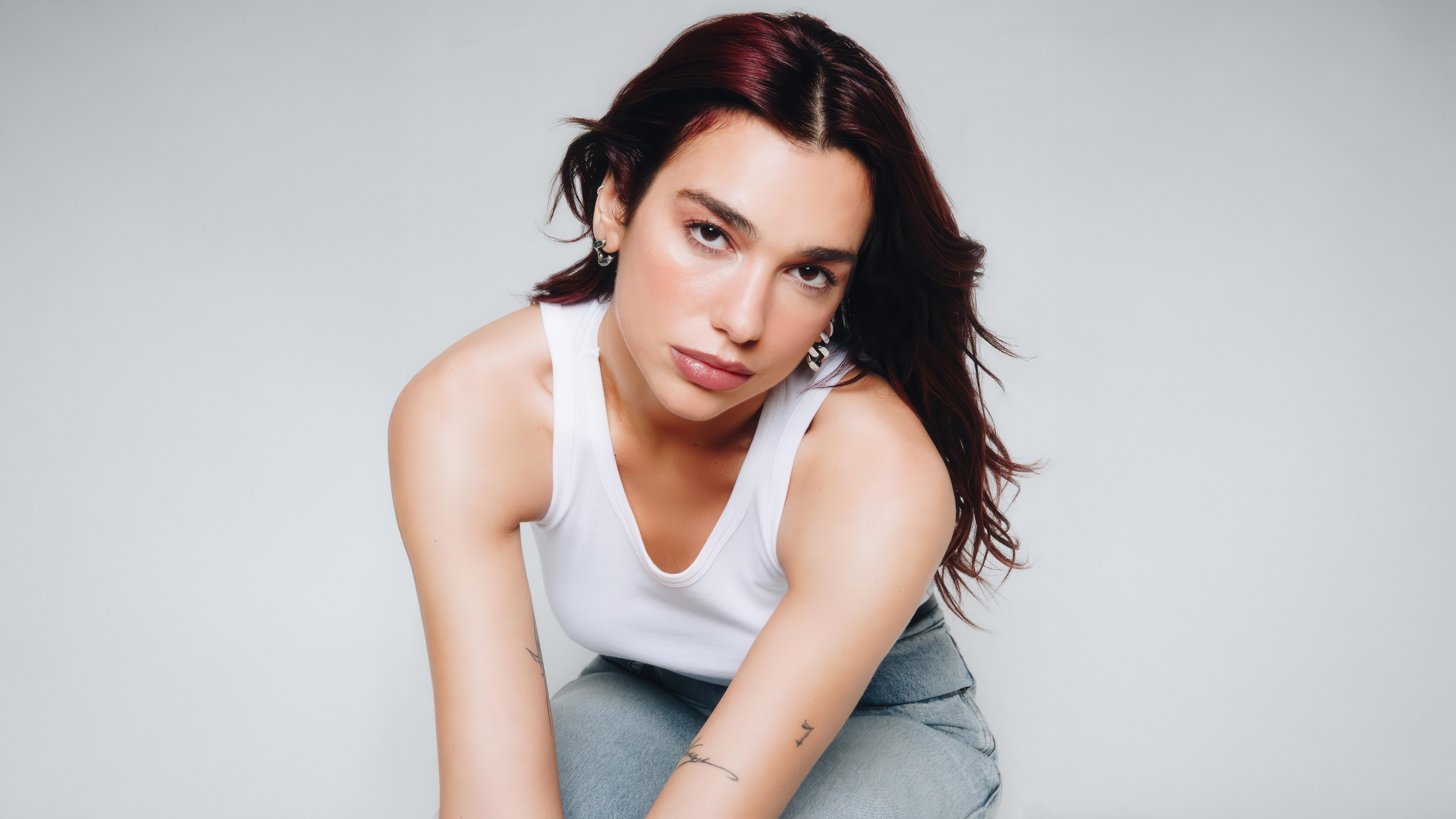 Dua Lipa, 2025, Cantora albanesa, 5K, Fundo branco