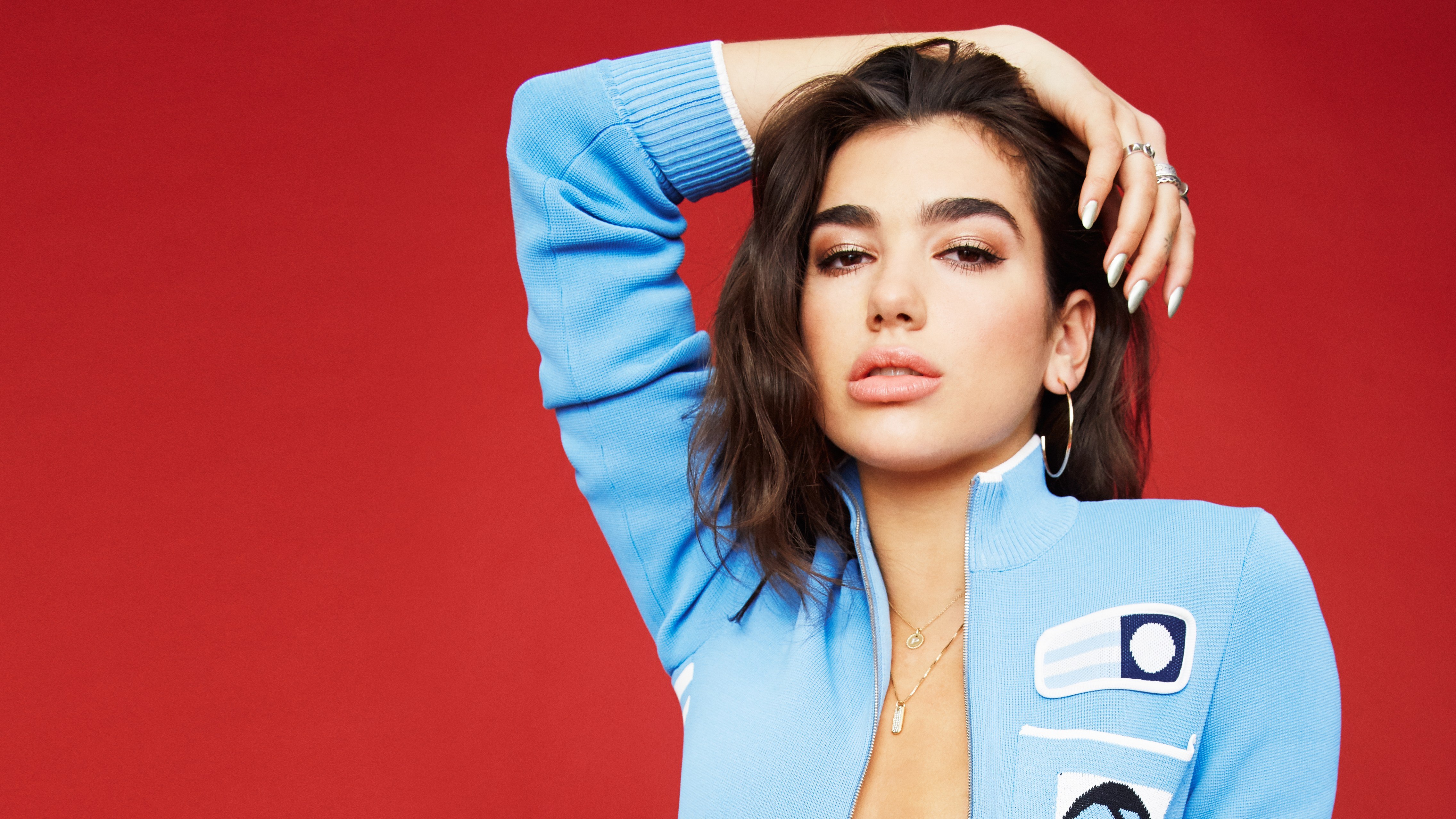 Dua Lipa, Fundo vermelho