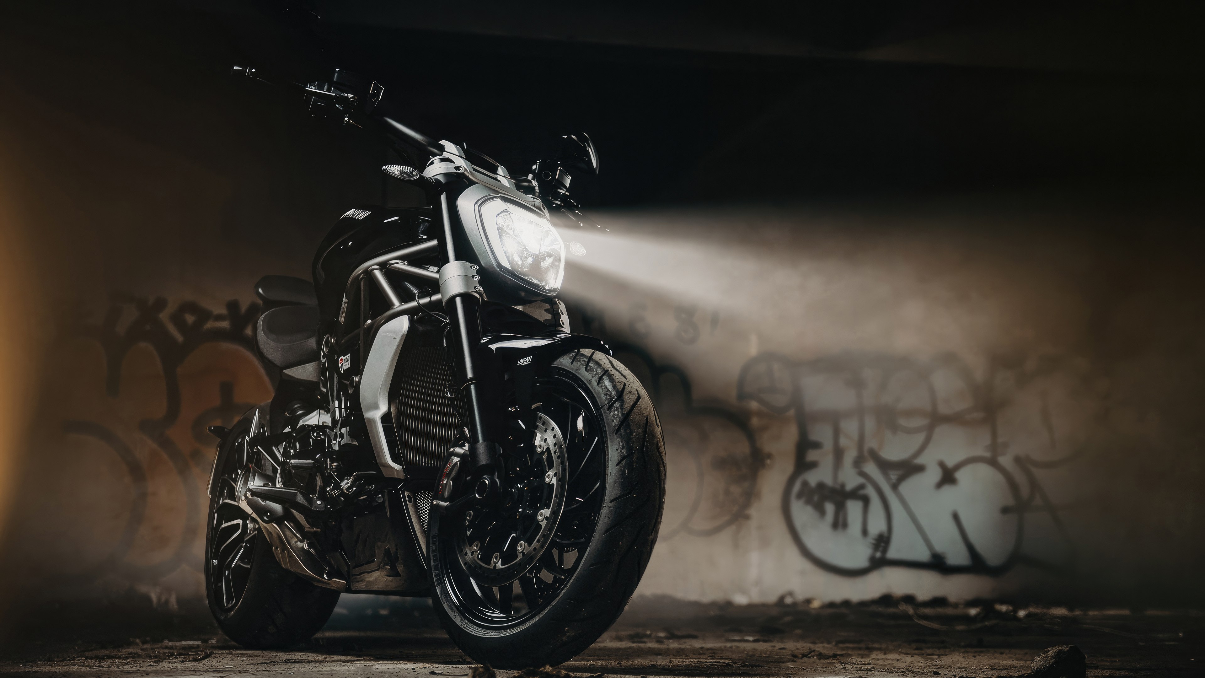 Ducati XDiavel, Motocicleta cruiser, Luxo