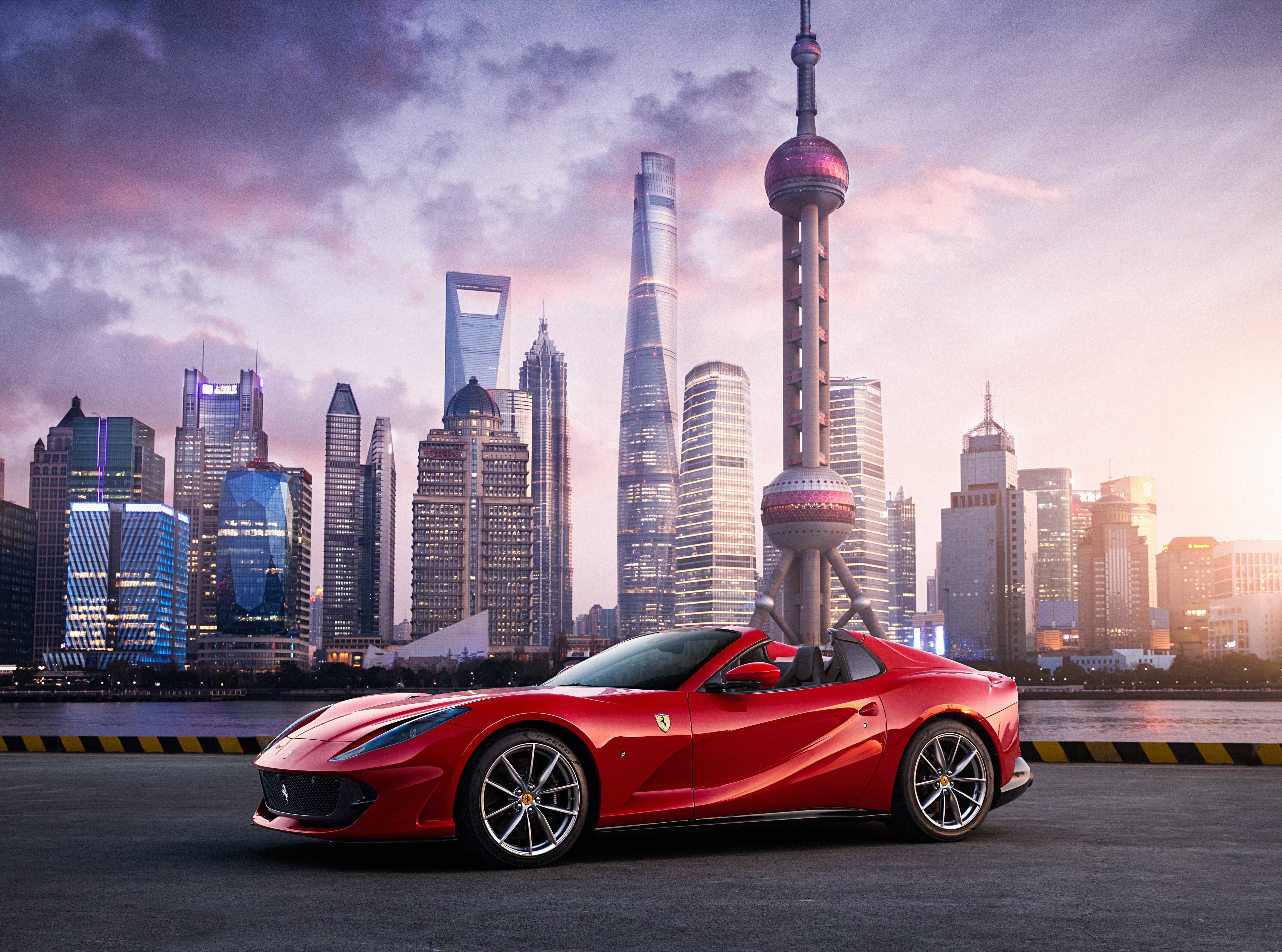 Ferrari 812 GTS, Xangai, Carros vermelhos, Paisagem urbana, Arranha-céus, 5K