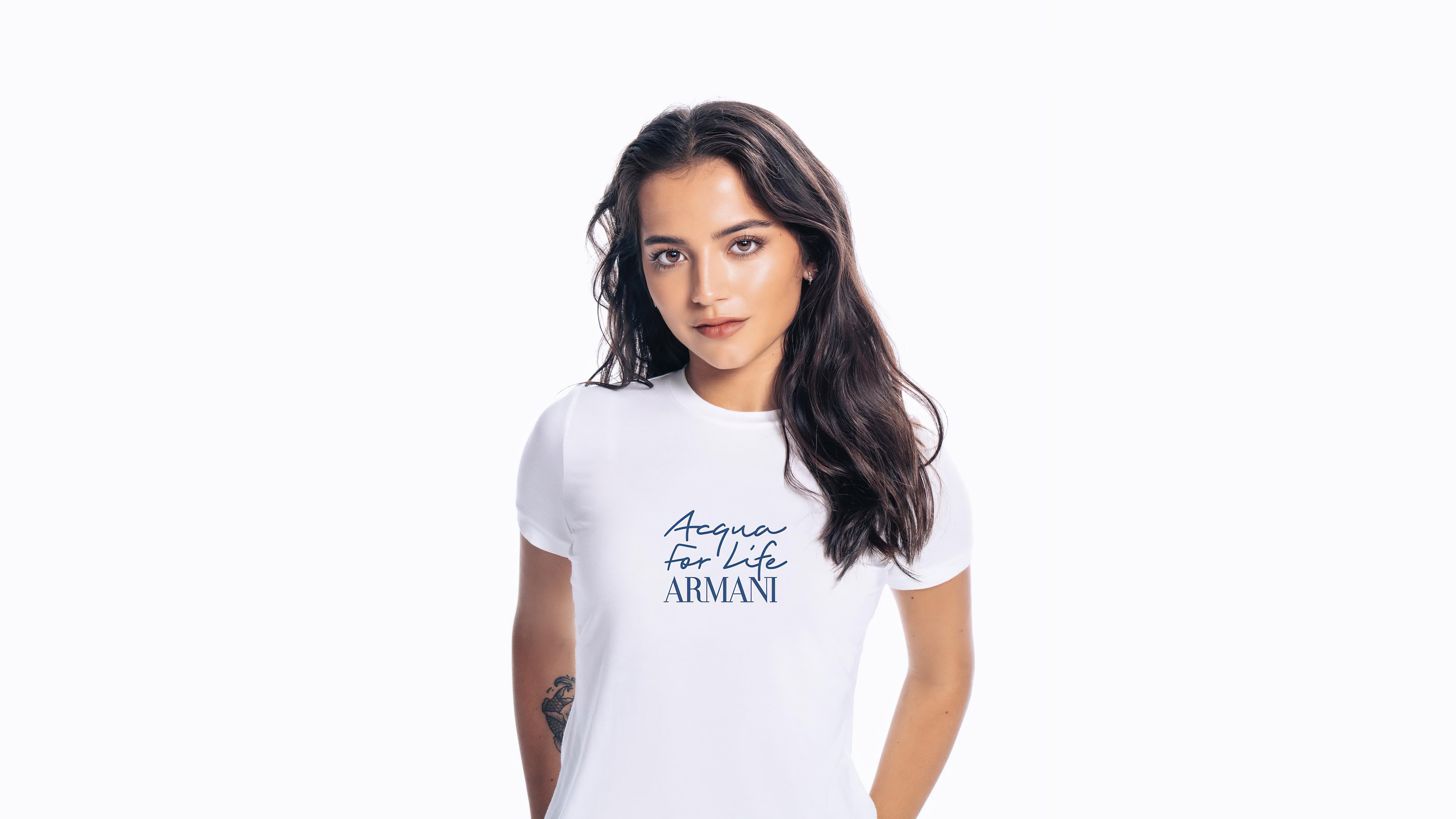 Isabela Merced, Fundo branco, 5K