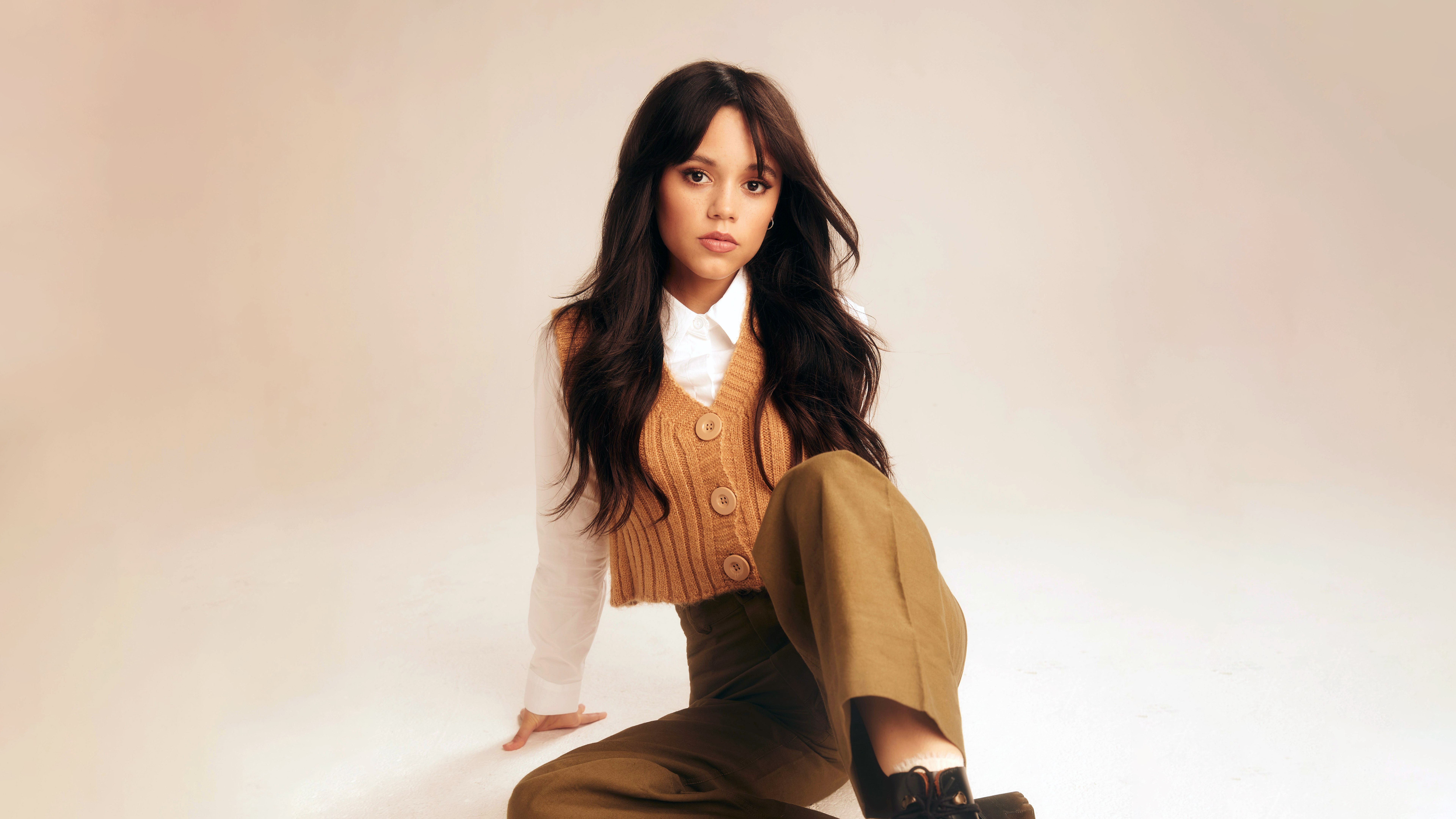 Jenna Ortega, 8K, 2023, Ensaio fotográfico, 5K, Bege