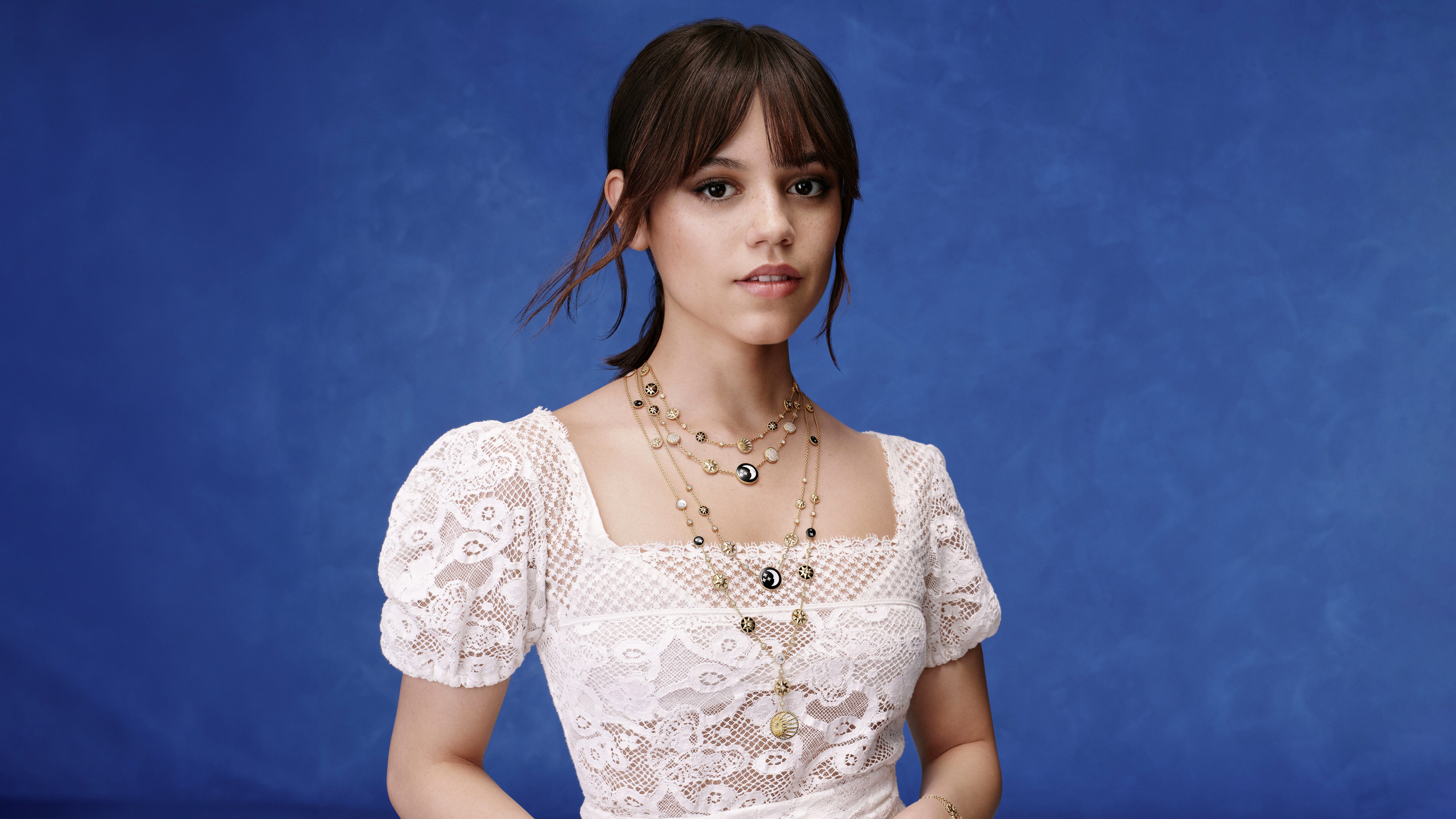 Jenna Ortega, Retrato, Fundo azul, 8K, 5K