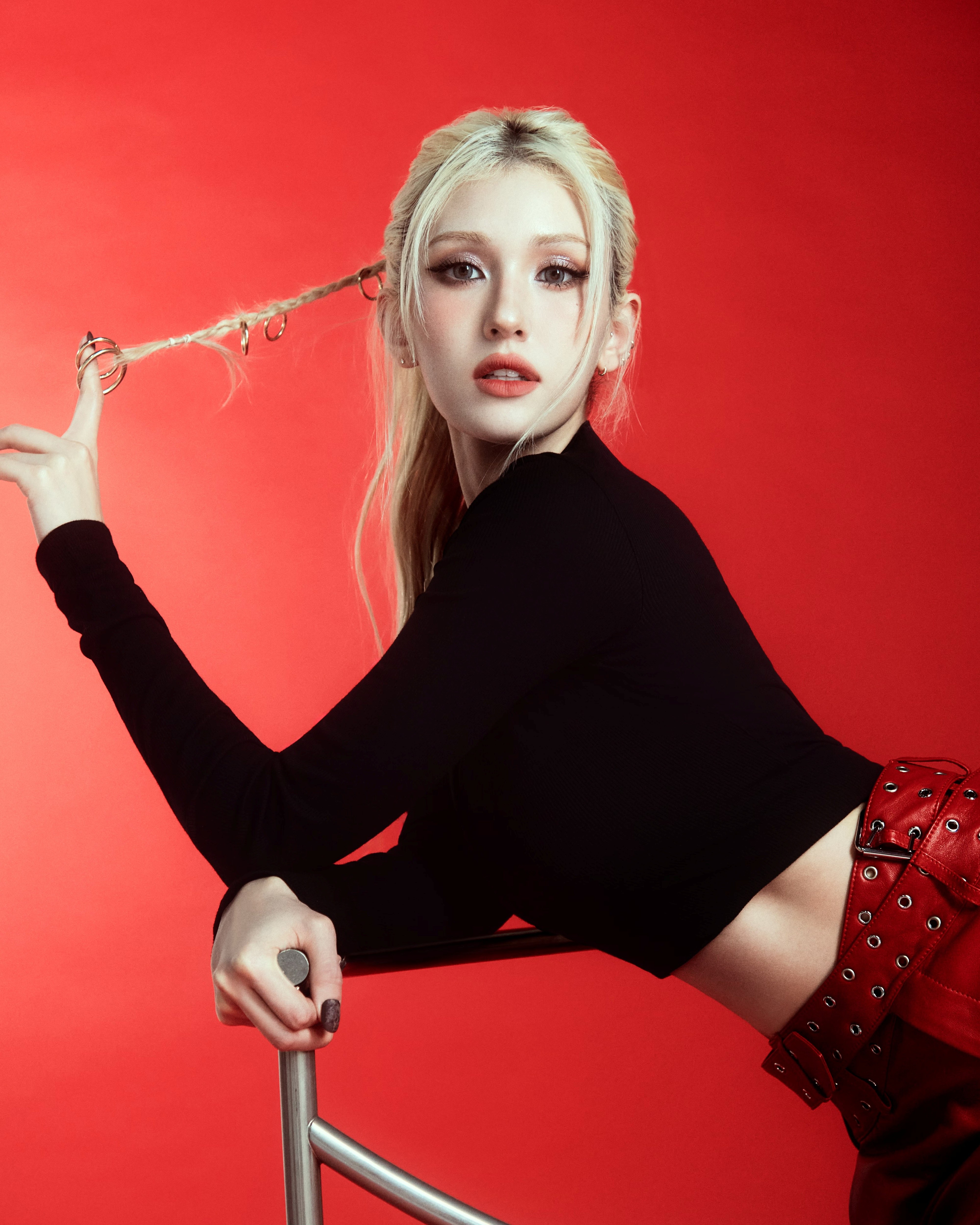 Jeon Somi, Vertical, Cantora de K-pop, Fundo laranja