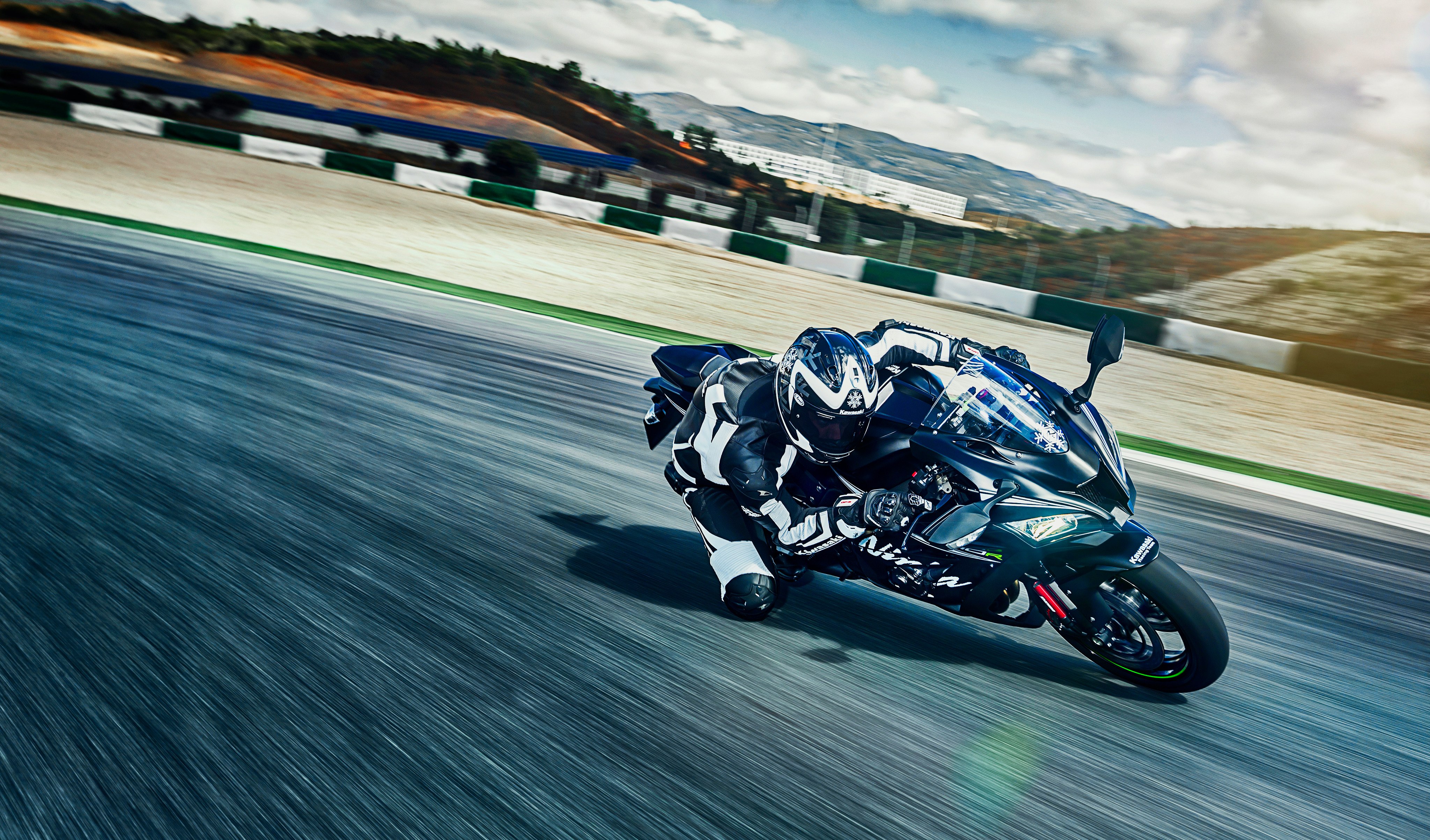 Kawasaki Ninja ZX-10R, Winter Test Edition, Pista de corrida