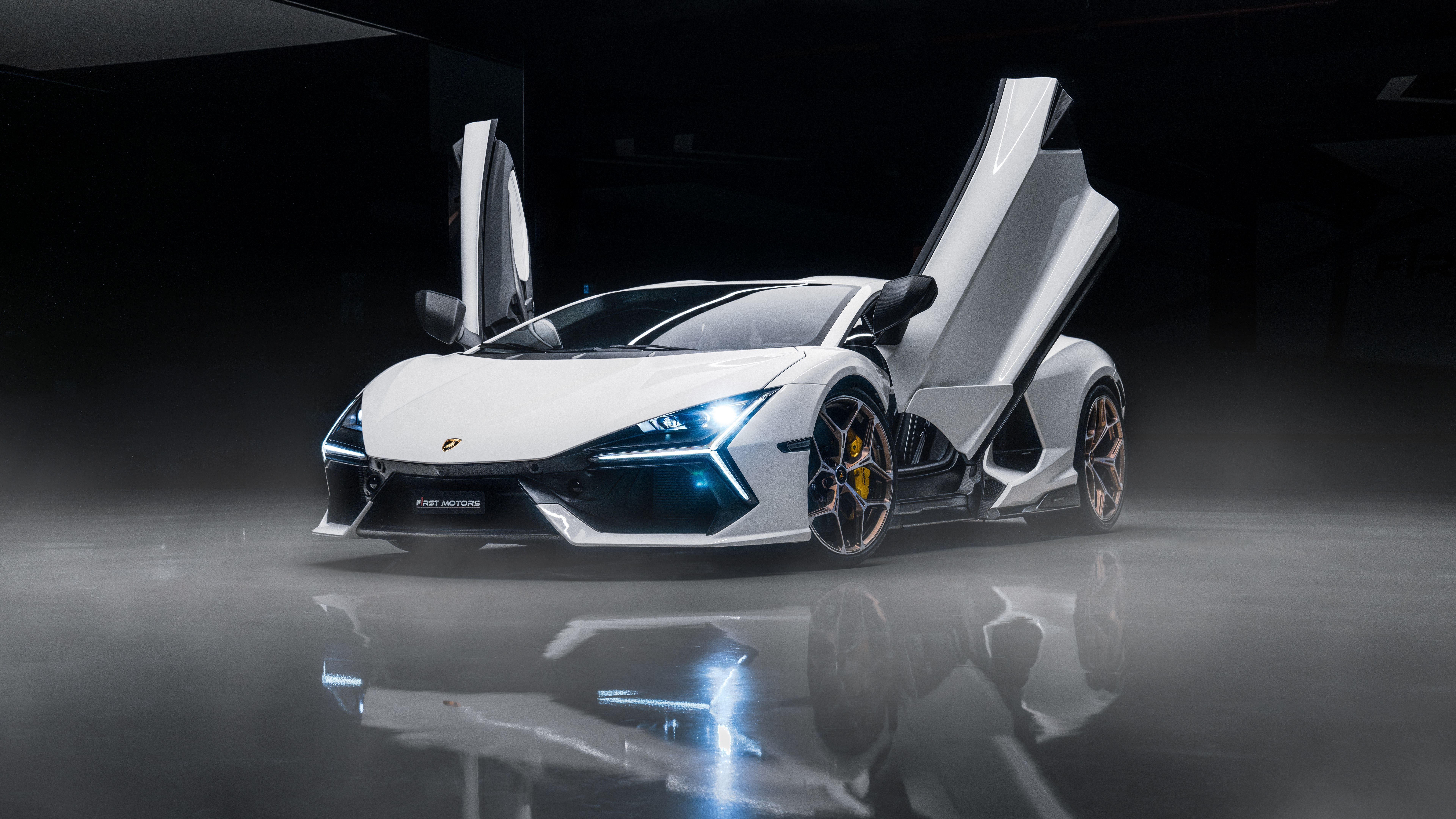 Lamborghini Revuelto, Fundo escuro, Carros brancos, 5K, 8K