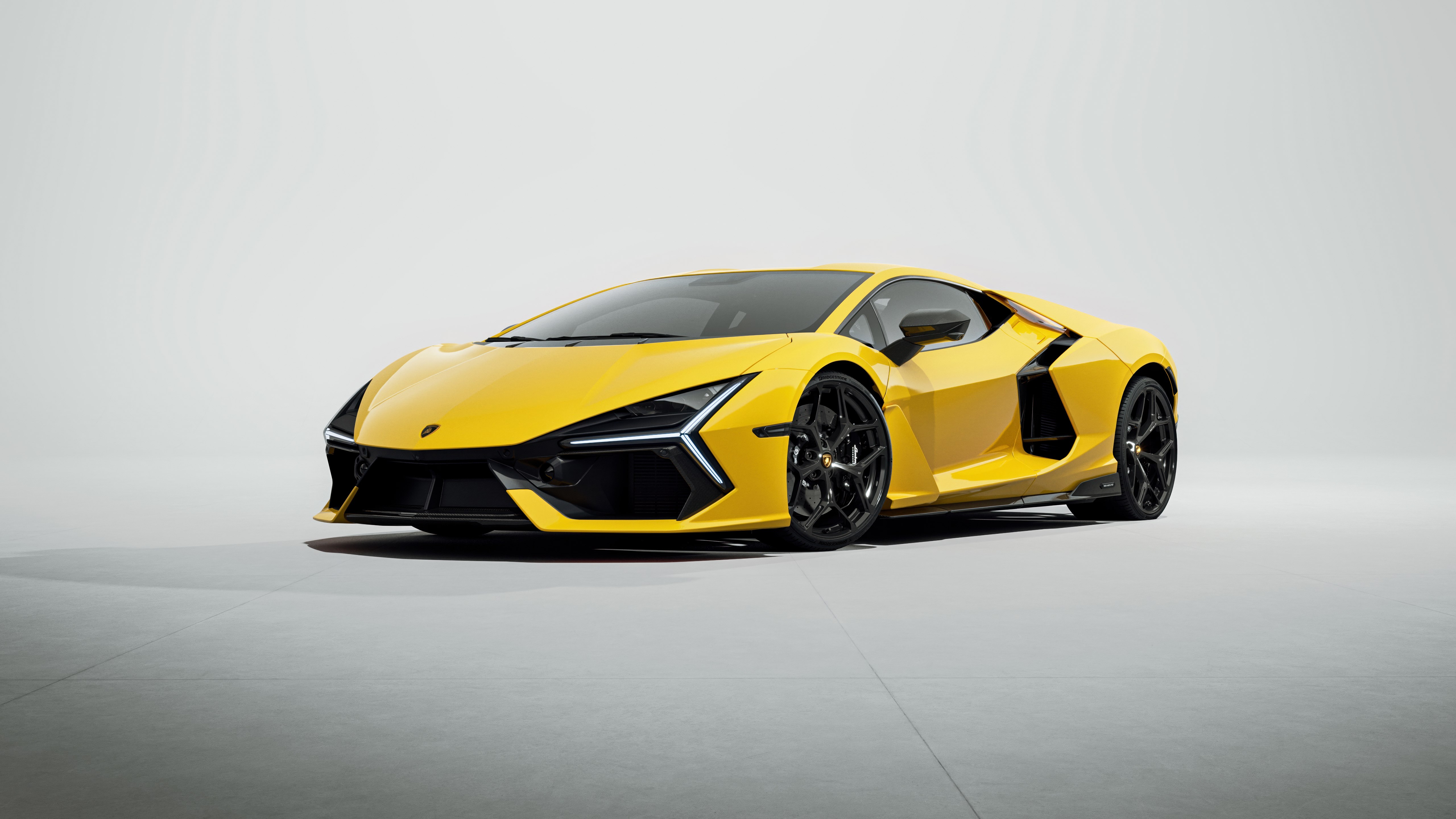 Lamborghini Revuelto, Giallo Inti, 5K, Fundo branco, Superesportivos