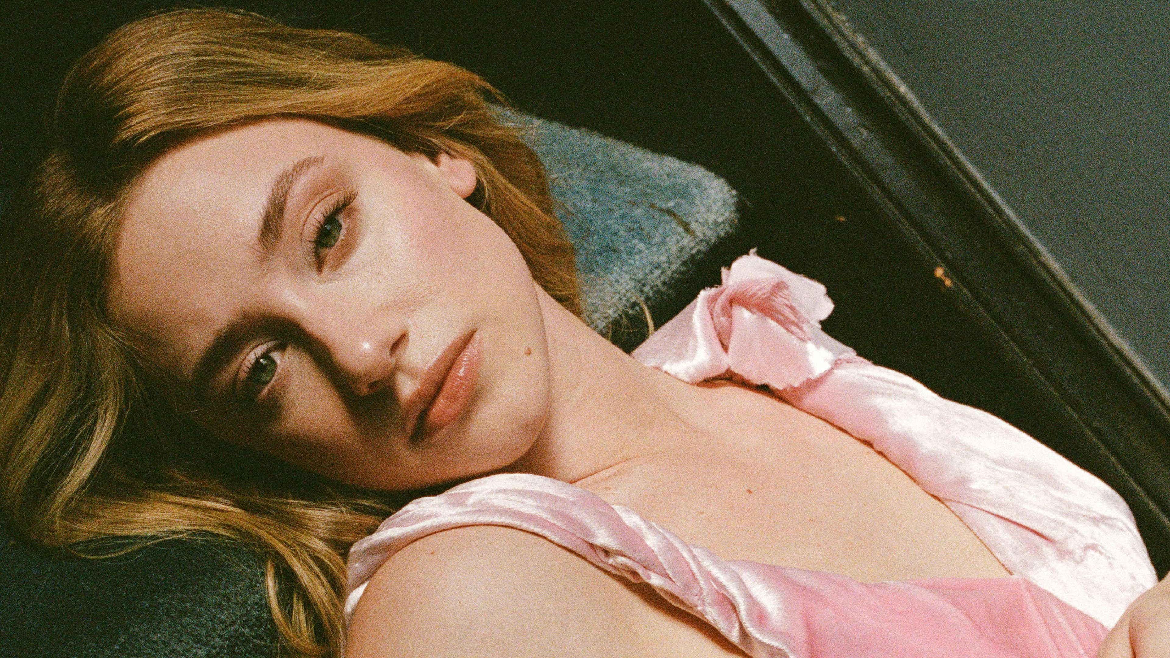 Lili Reinhart, Revista Flaunt, Ensaio fotográfico, Atriz americana