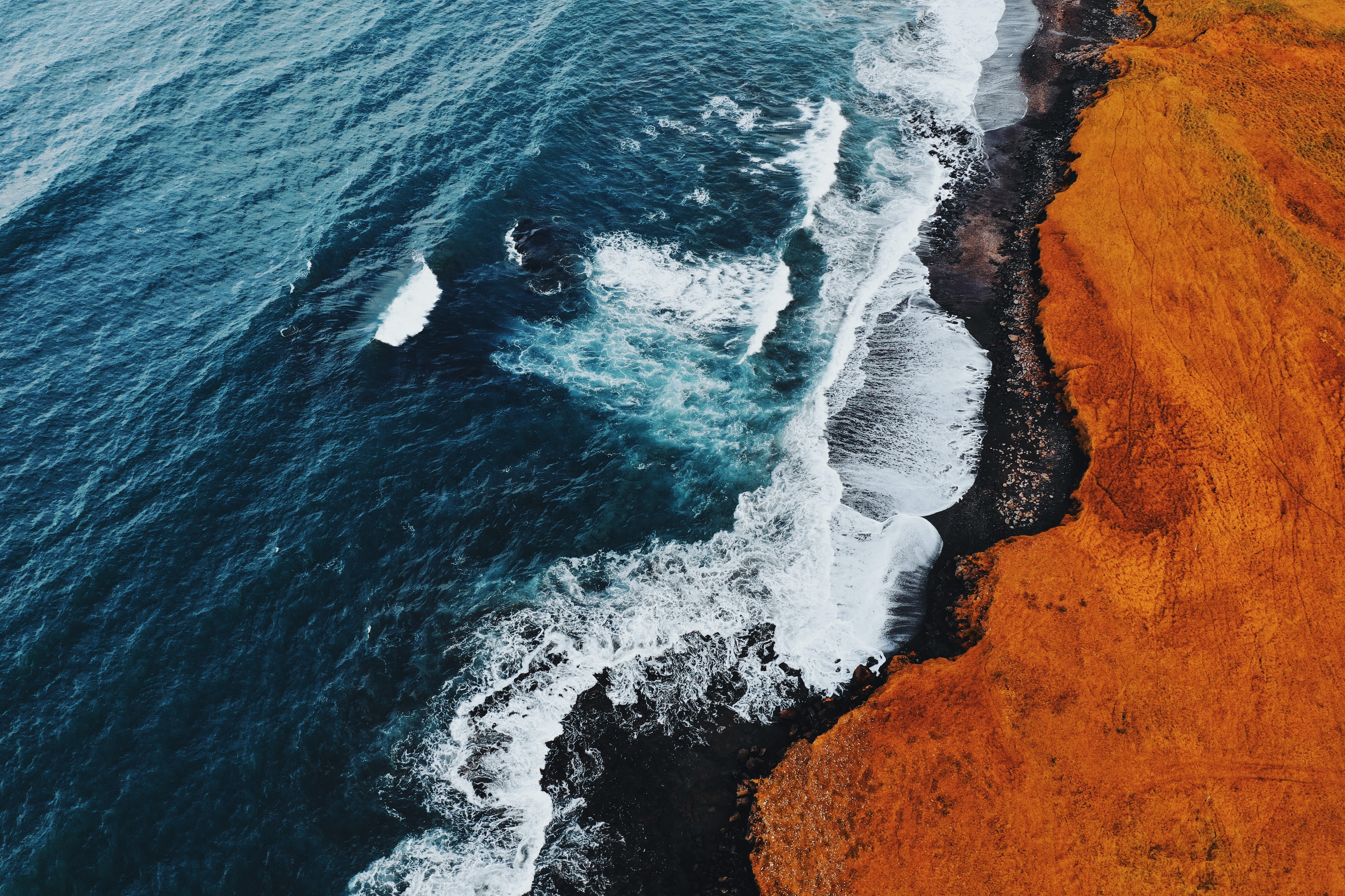 Litoral, Vista aérea, Vista de cima, Ondas do mar, Costa com penhascos, Snæfellsnesvegur, Islândia, Paisagem, Cênico, 5K