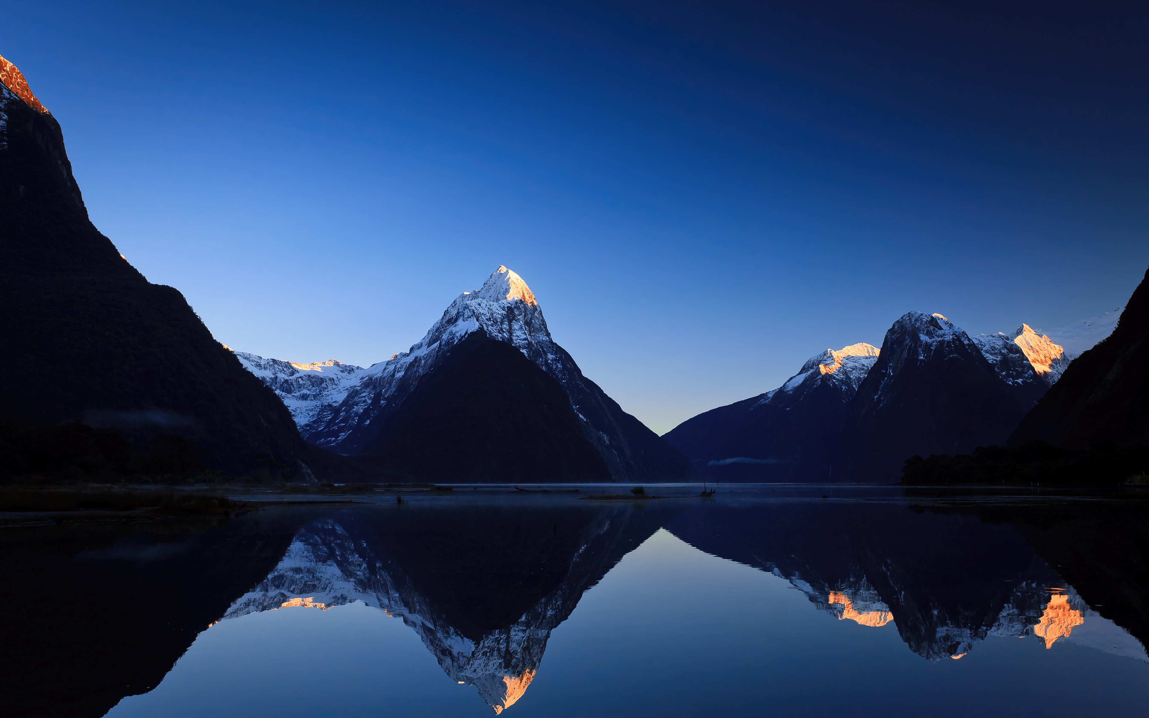 Manhã, Nascer do sol, Céu azul, Montanhas, Reflexos, Milford Sound, Nova Zelândia, Corpo d'água, Lago