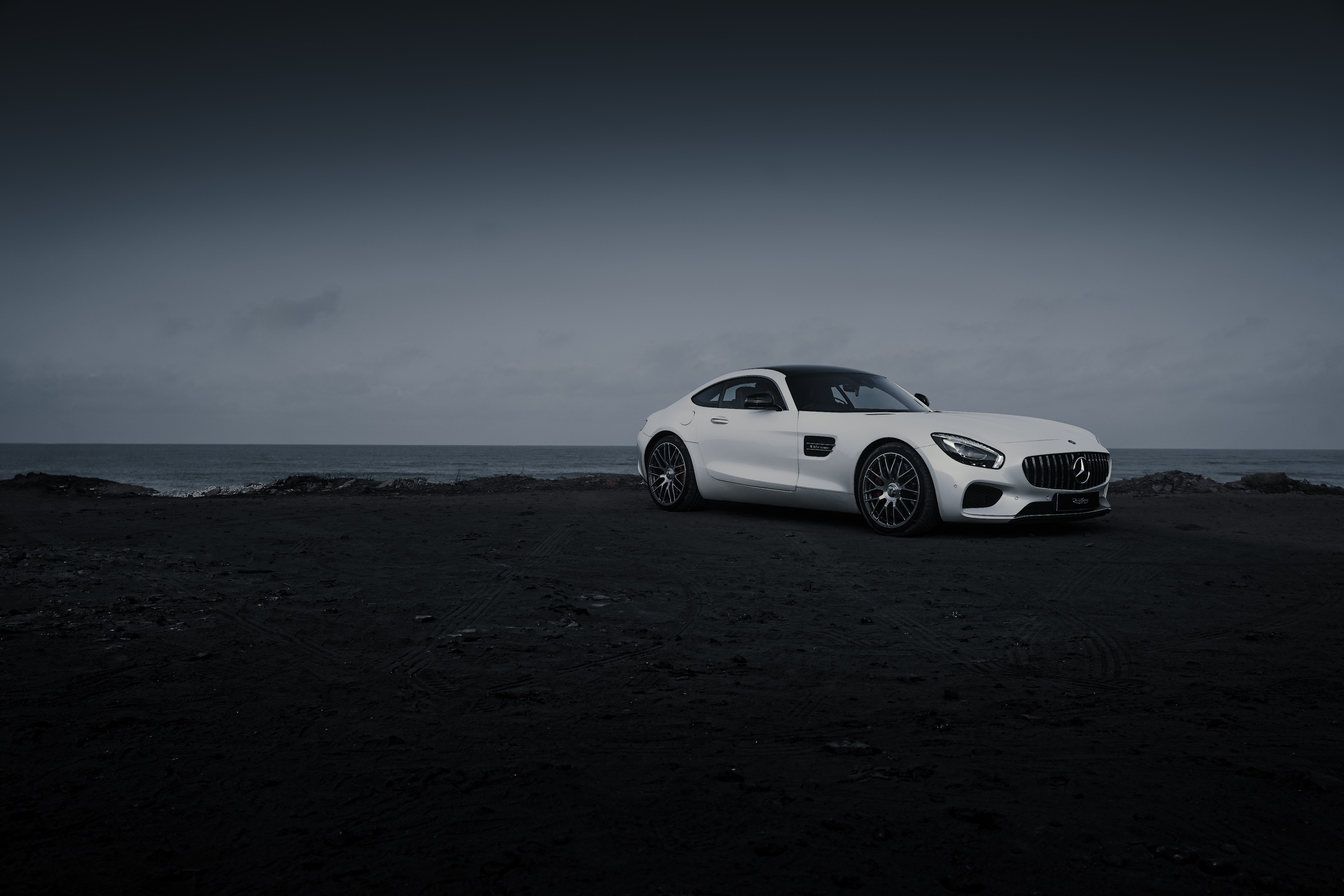 Mercedes-AMG GT, Estética escura, Anoitecer