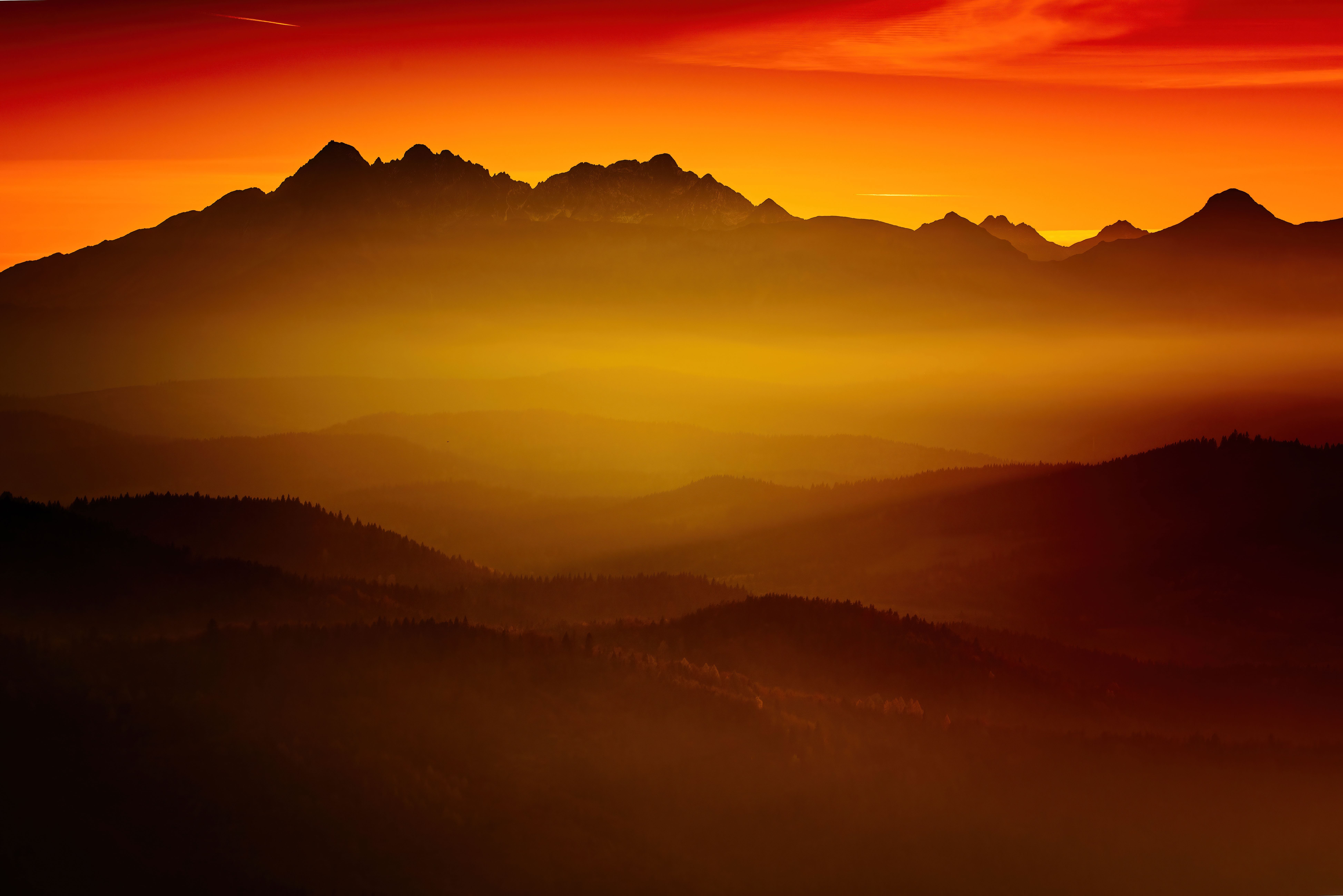 Montanhas Tatra, 8K, Cordilheira, Pôr do sol, Céu alaranjado, Europa, 5K
