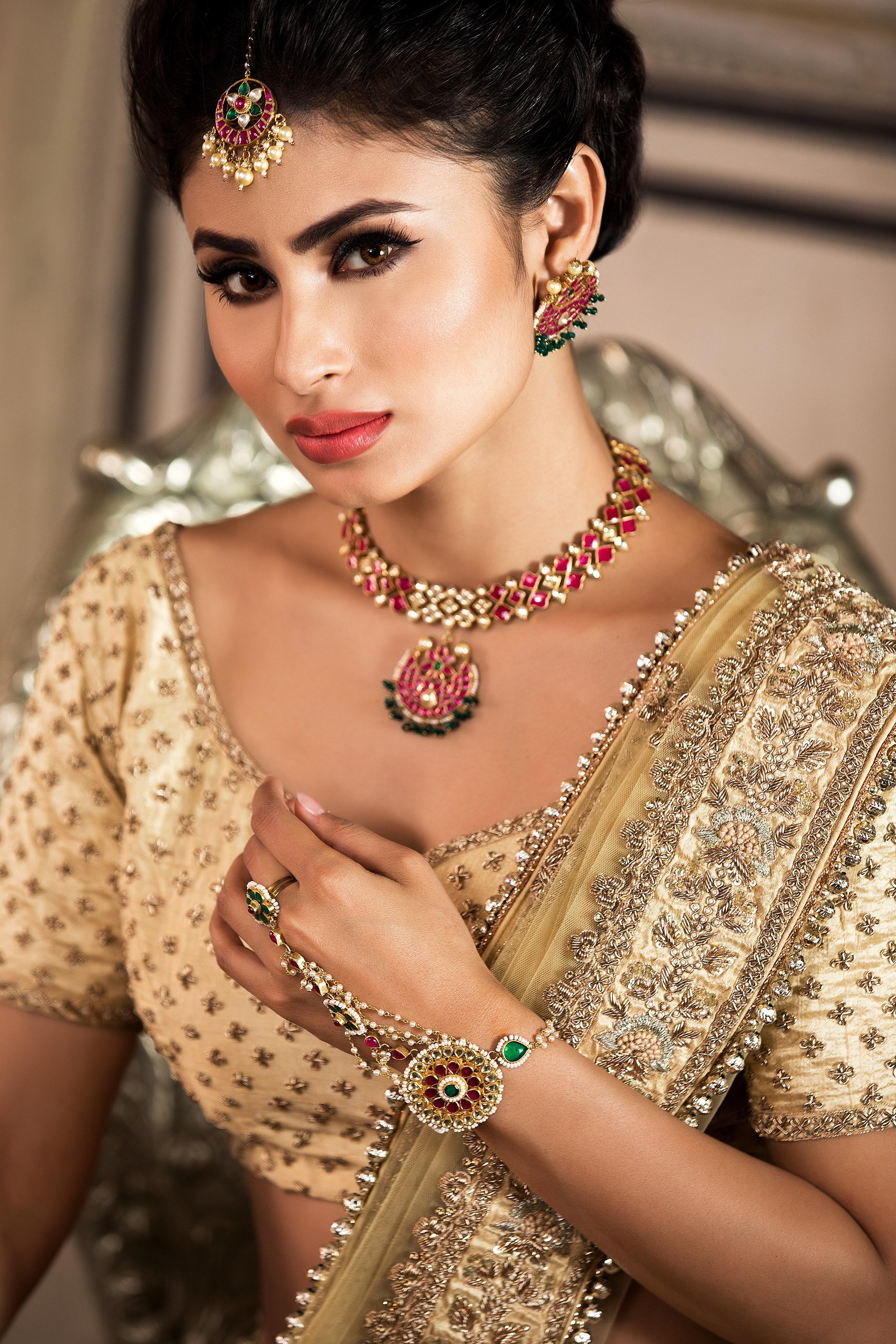 Mouni Roy, Atriz indiana, Tradicional, Noiva, Atriz linda