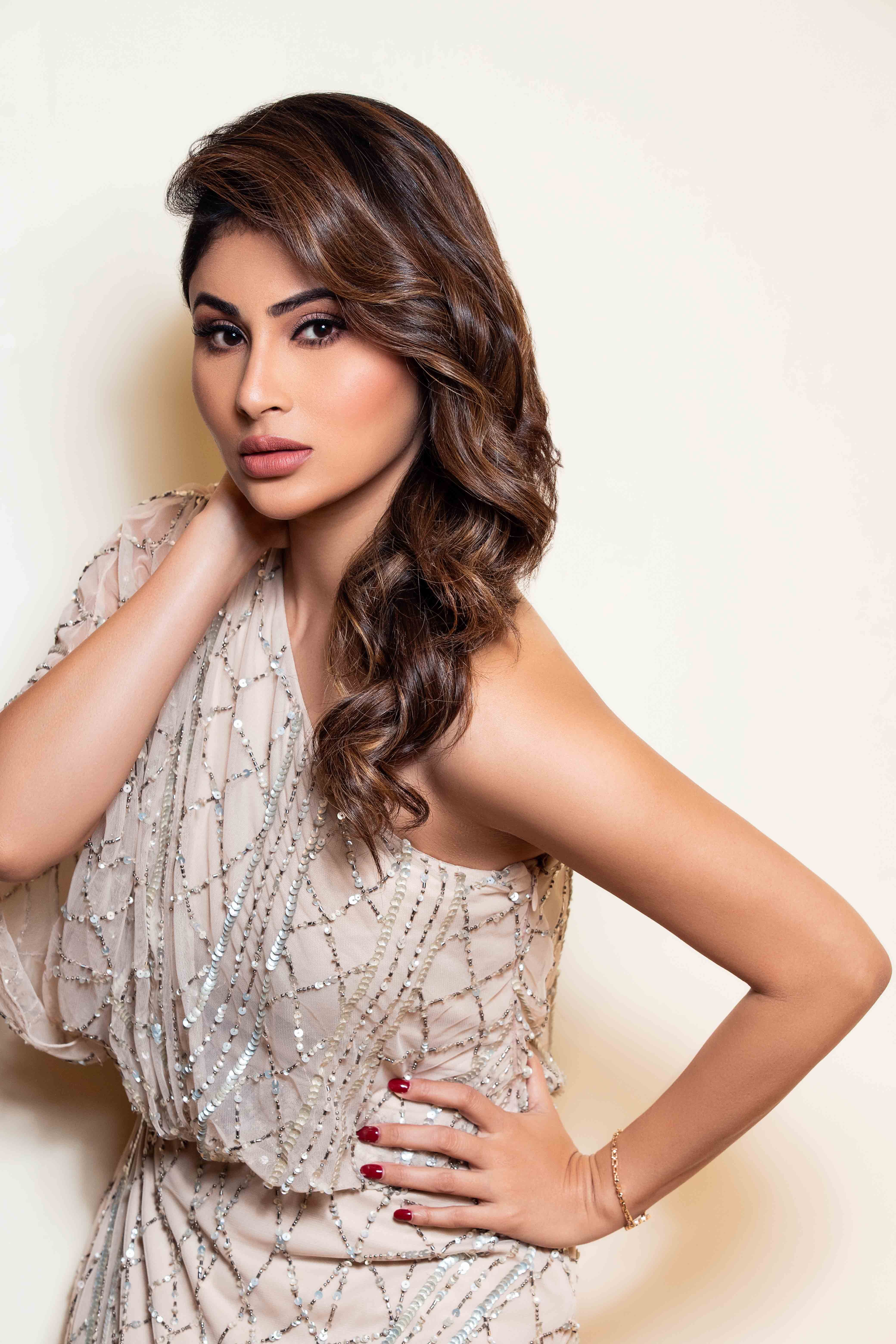 Mouni Roy, Retrato, Atriz indiana, Atriz de Bollywood, Fundo branco