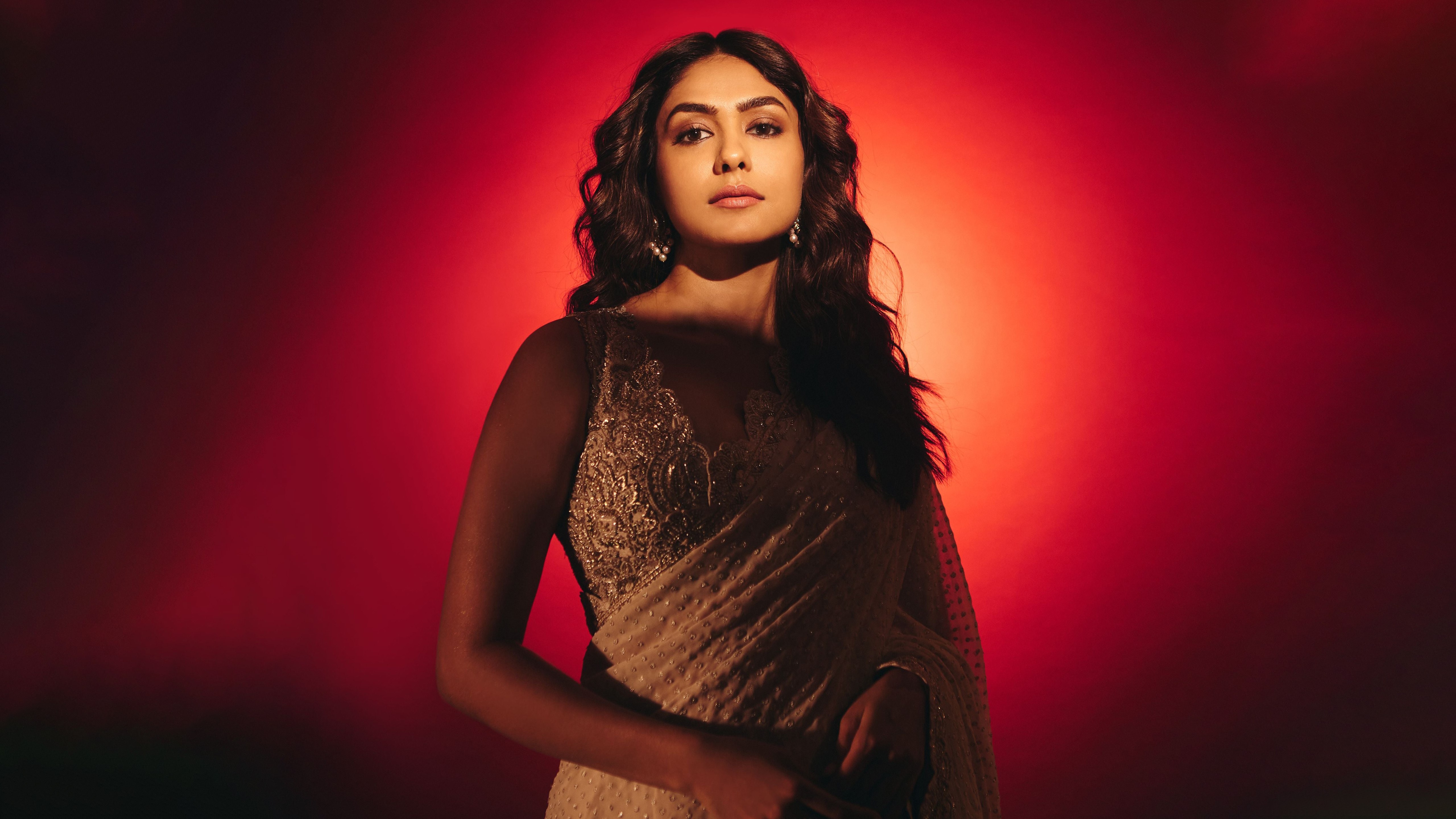 Mrunal Thakur, Sari, 5K, Atriz indiana