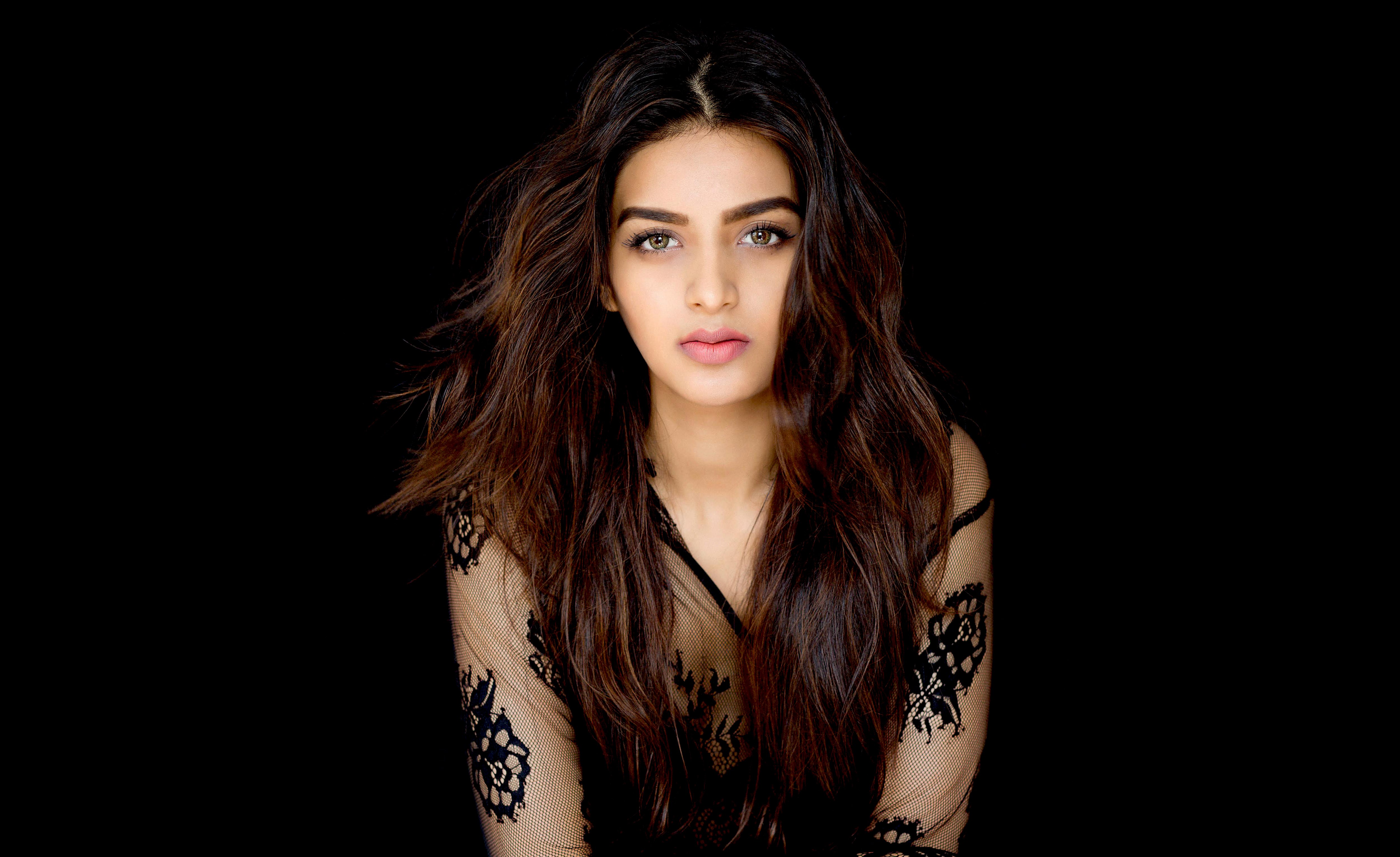Nidhhi Agerwal, Atriz indiana, Atriz telugu, Fundo preto, 5K