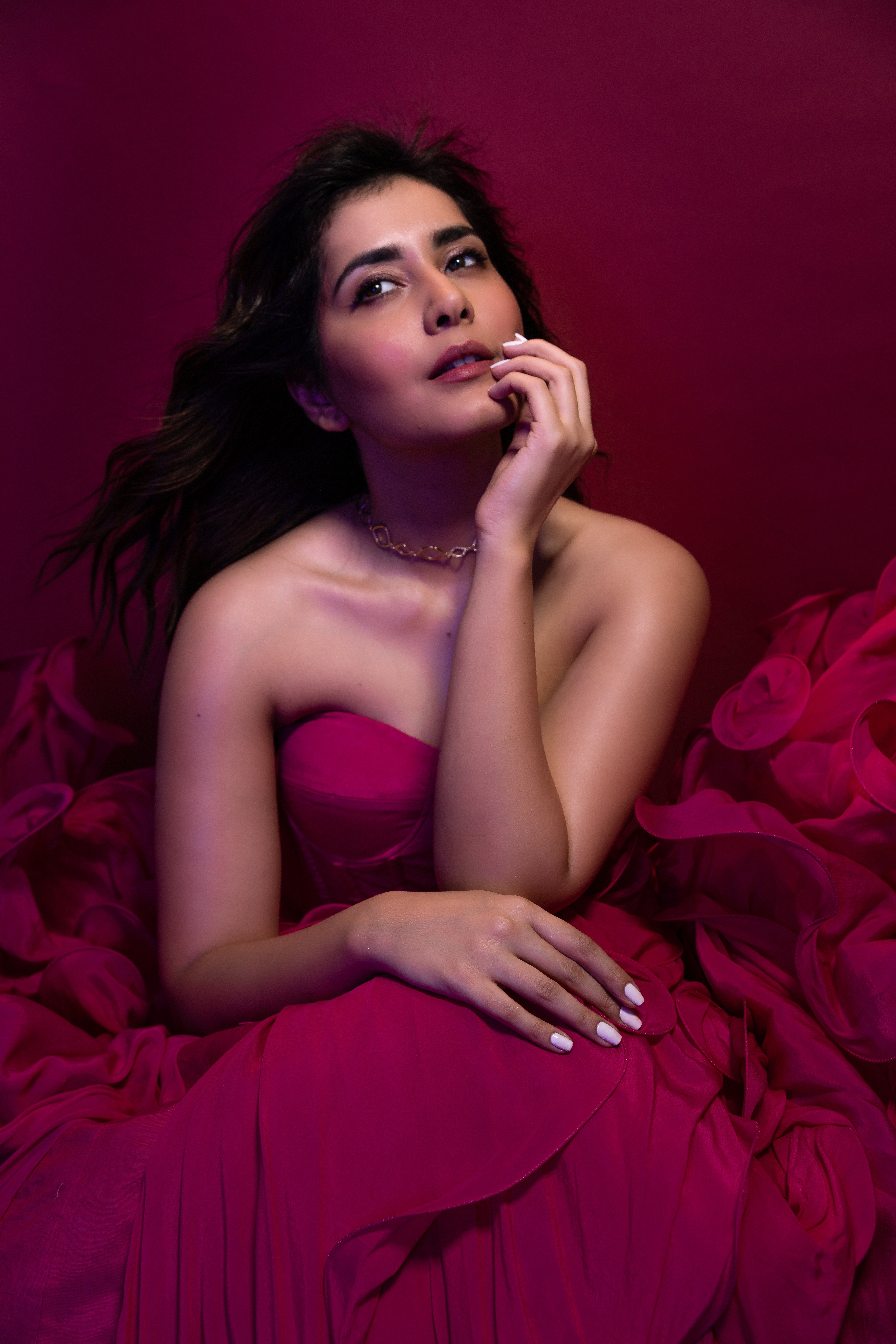 Rashi Khanna, 5K, Atriz indiana, Fundo vinho