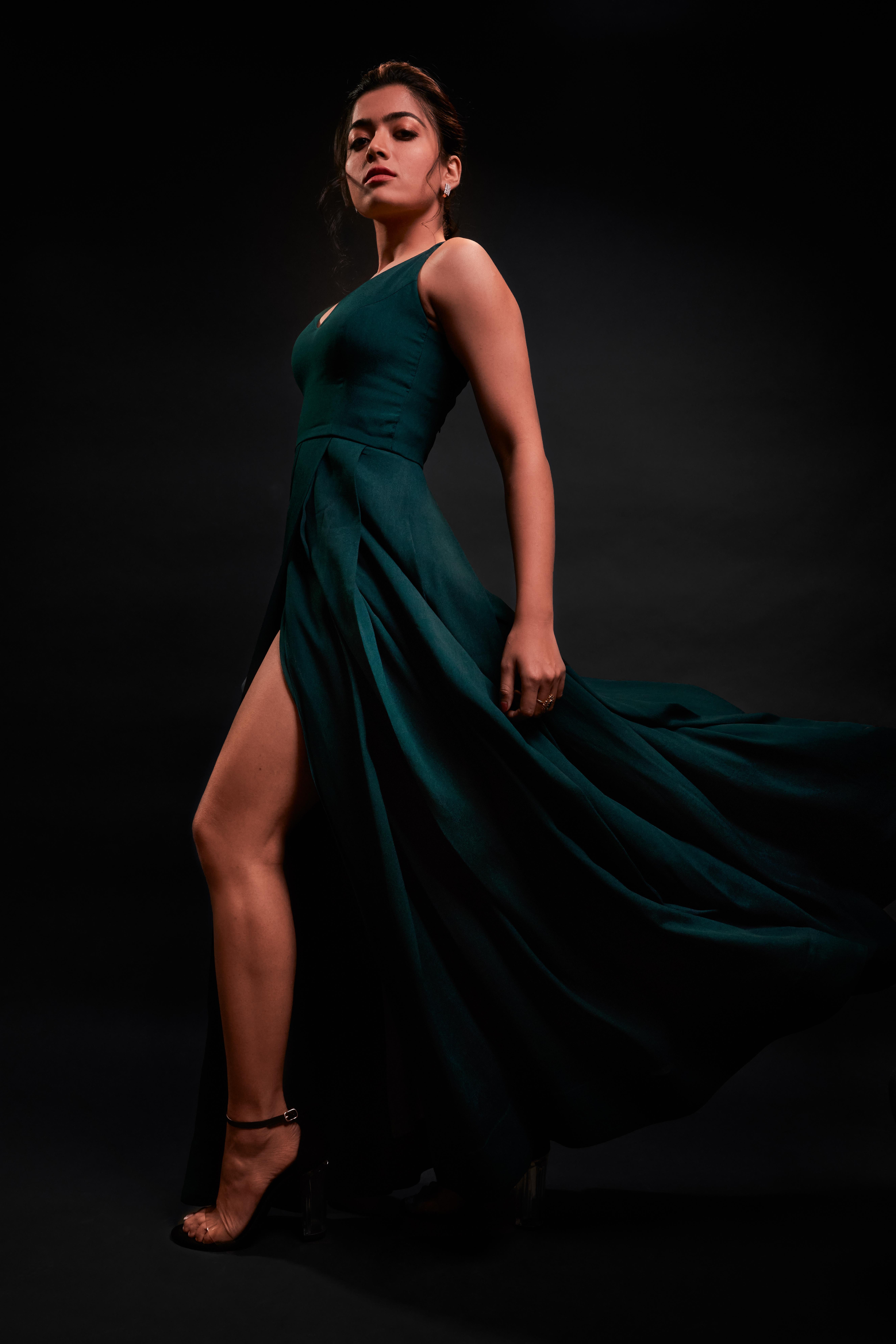 Rashmika Mandanna, Atriz do Sul, Atriz indiana, Tollywood, Kollywood, Fundo escuro, 2021, 5K