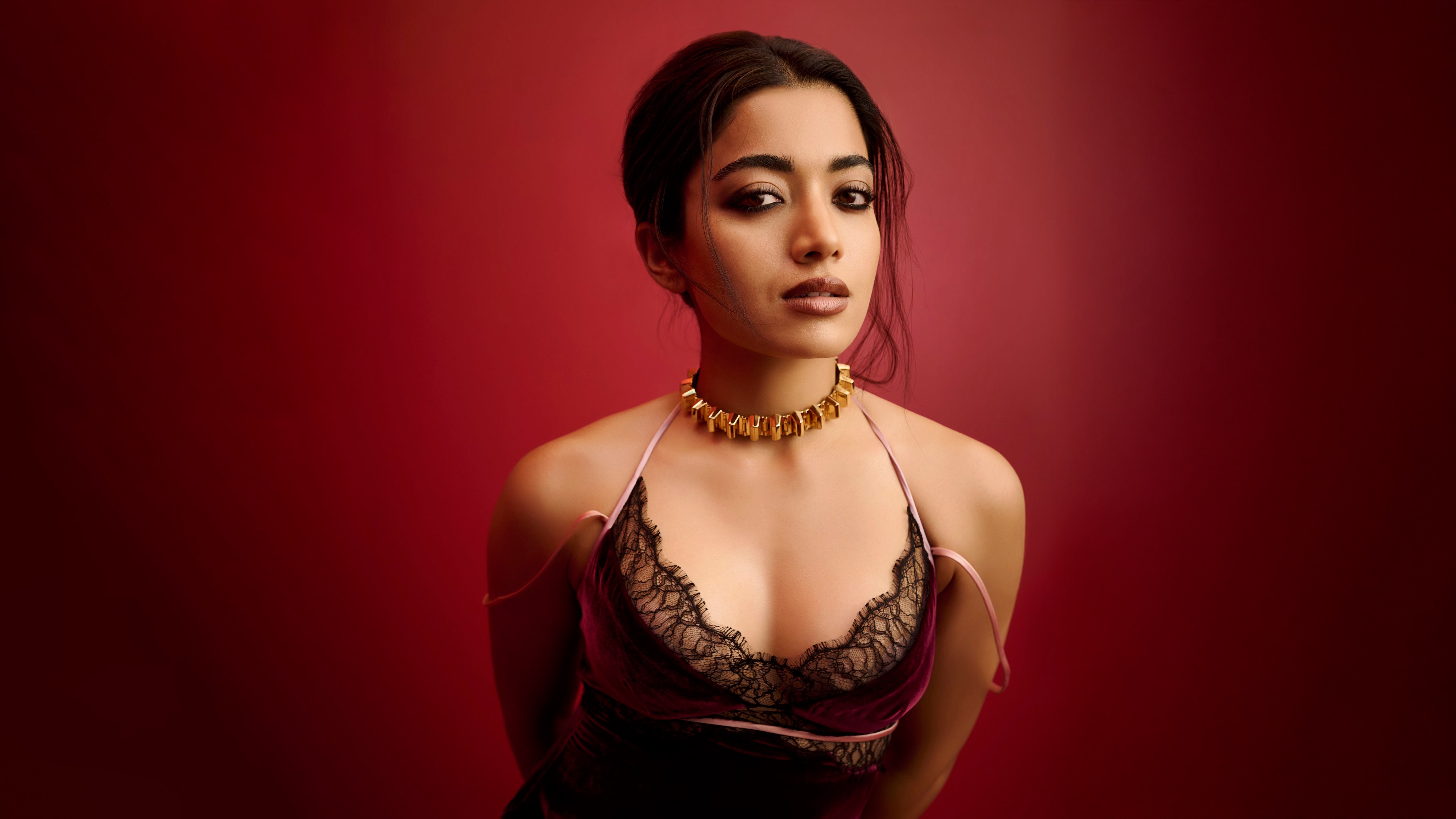 Rashmika Mandanna, Grazia India, 5K, Fundo vermelho, Atriz indiana
