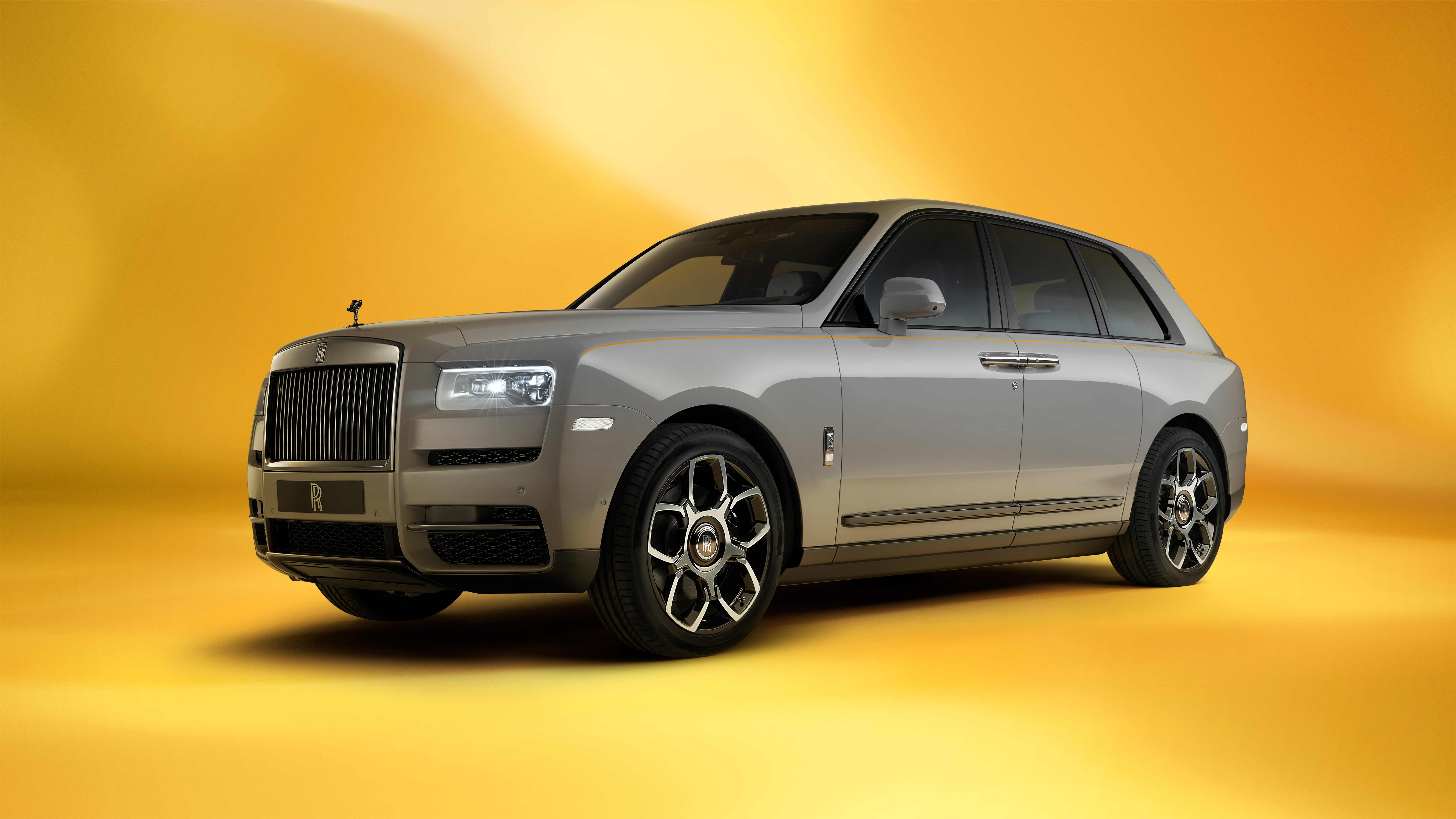 Rolls-Royce Cullinan, Cinza Tempest, Fundo laranja, 5K, 8K