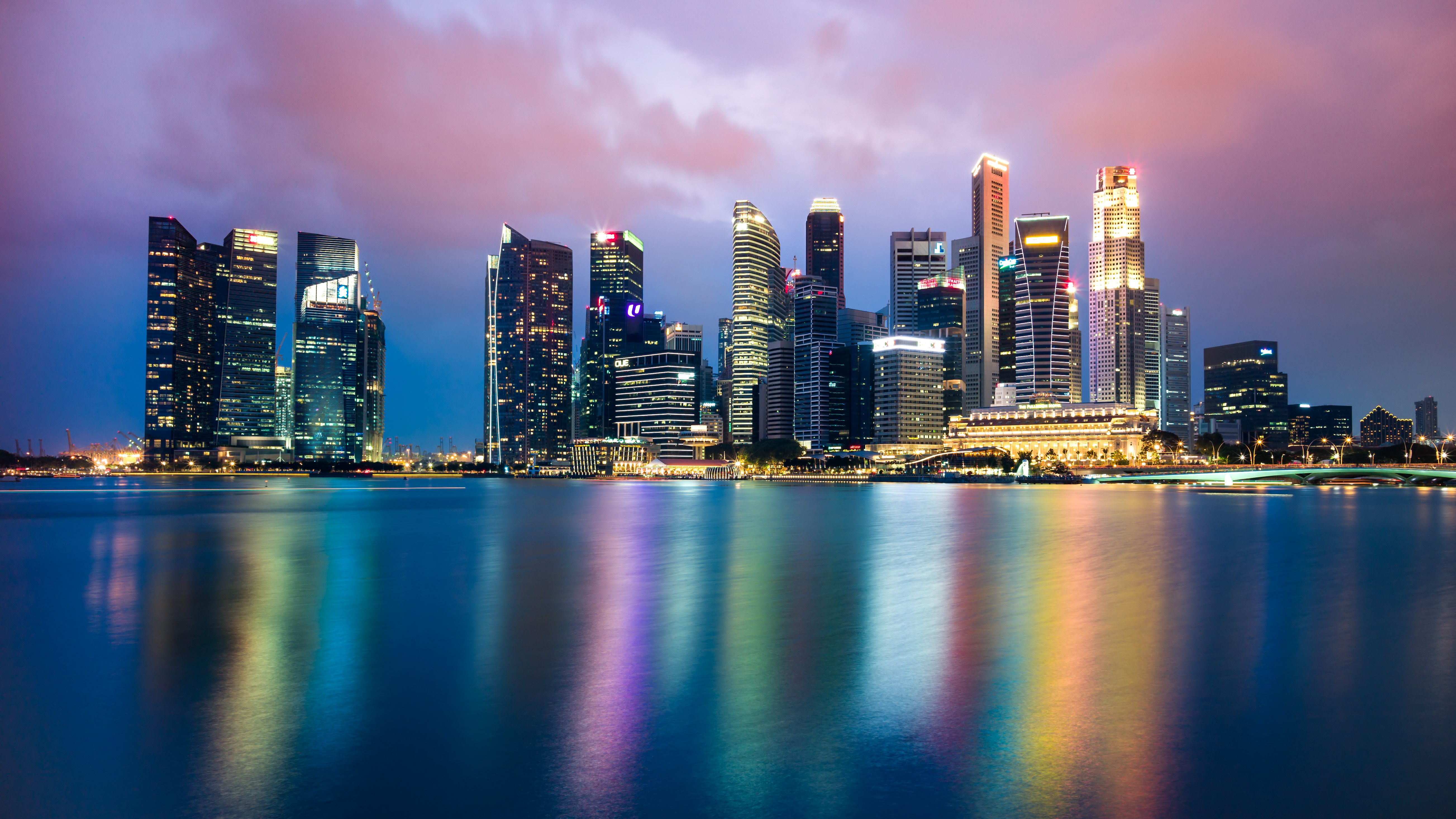 Singapura, Paisagem urbana, Edifícios, Arranha-céus, Reflexo, Corpo d'água, Noite, Luzes da cidade, Linha do horizonte, Colorido, 5K