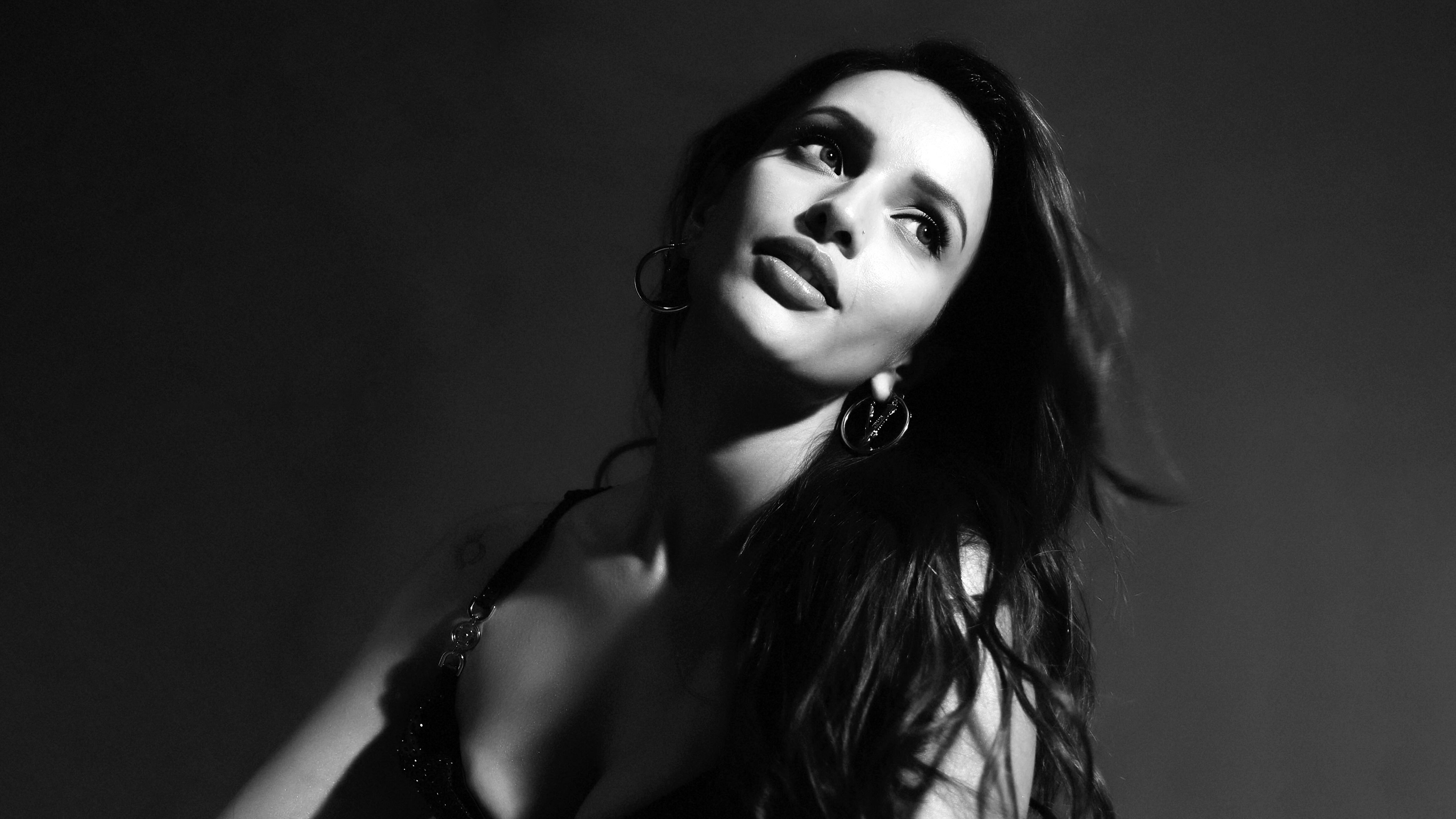 Tripti Dimri, Preto e branco, Atriz indiana, Fundo escuro, Monocromático, 5K
