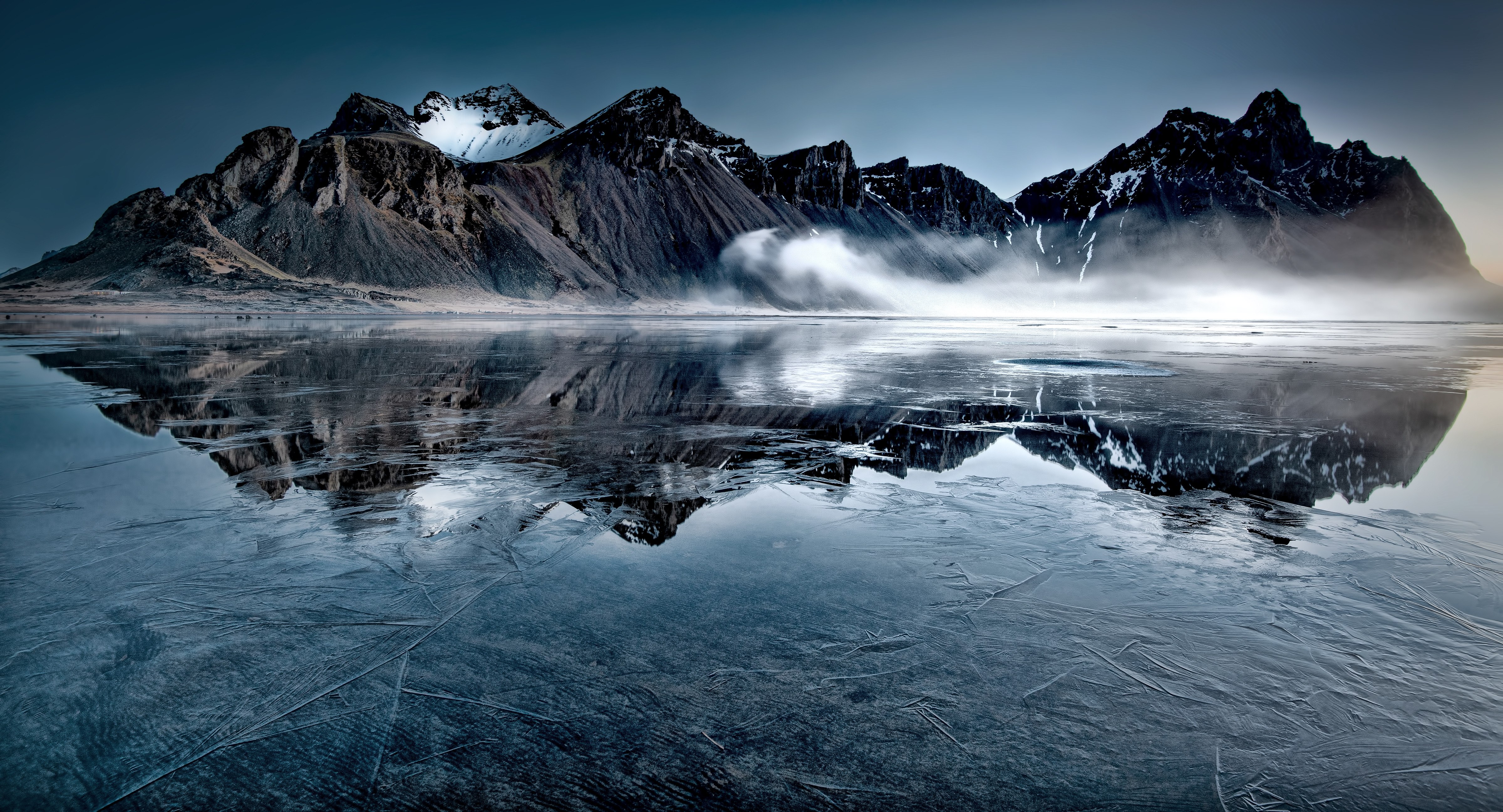 Vestrahorn, Islândia, Lago congelado, Pico de montanha, Névoa, Inverno, Reflexo, Paisagem, Cenário, 5K, Stokksnes